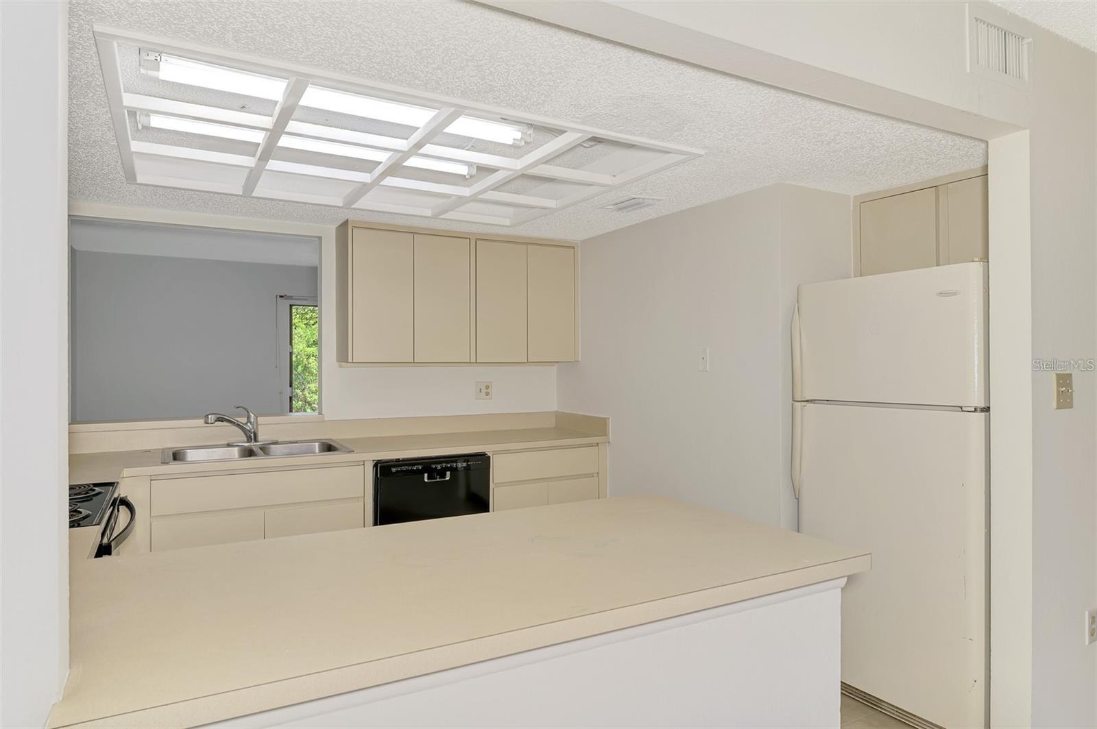 Image 13 of 50 For 935 Sunridge Way B4