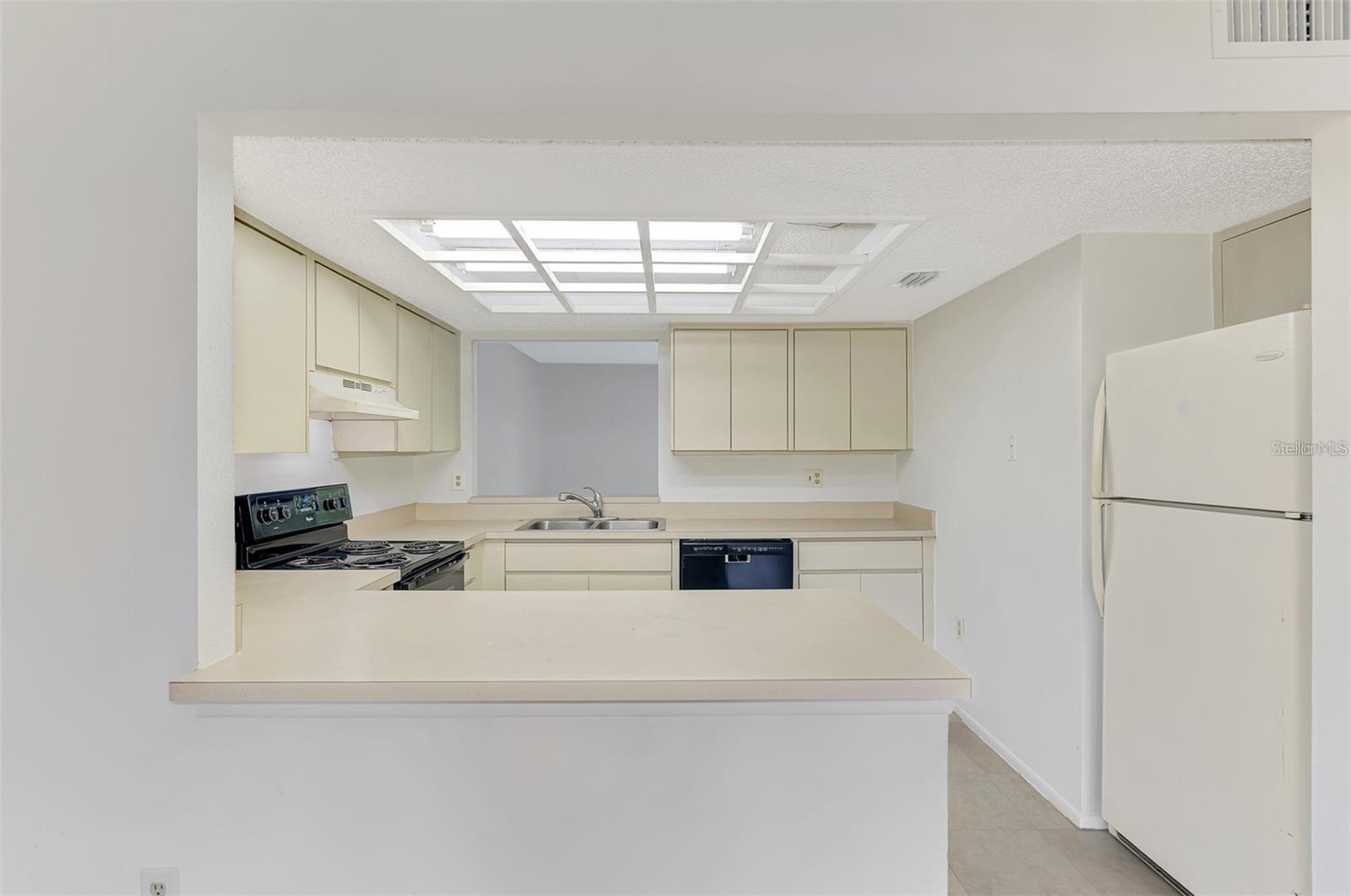 Image 14 of 50 For 935 Sunridge Way B4