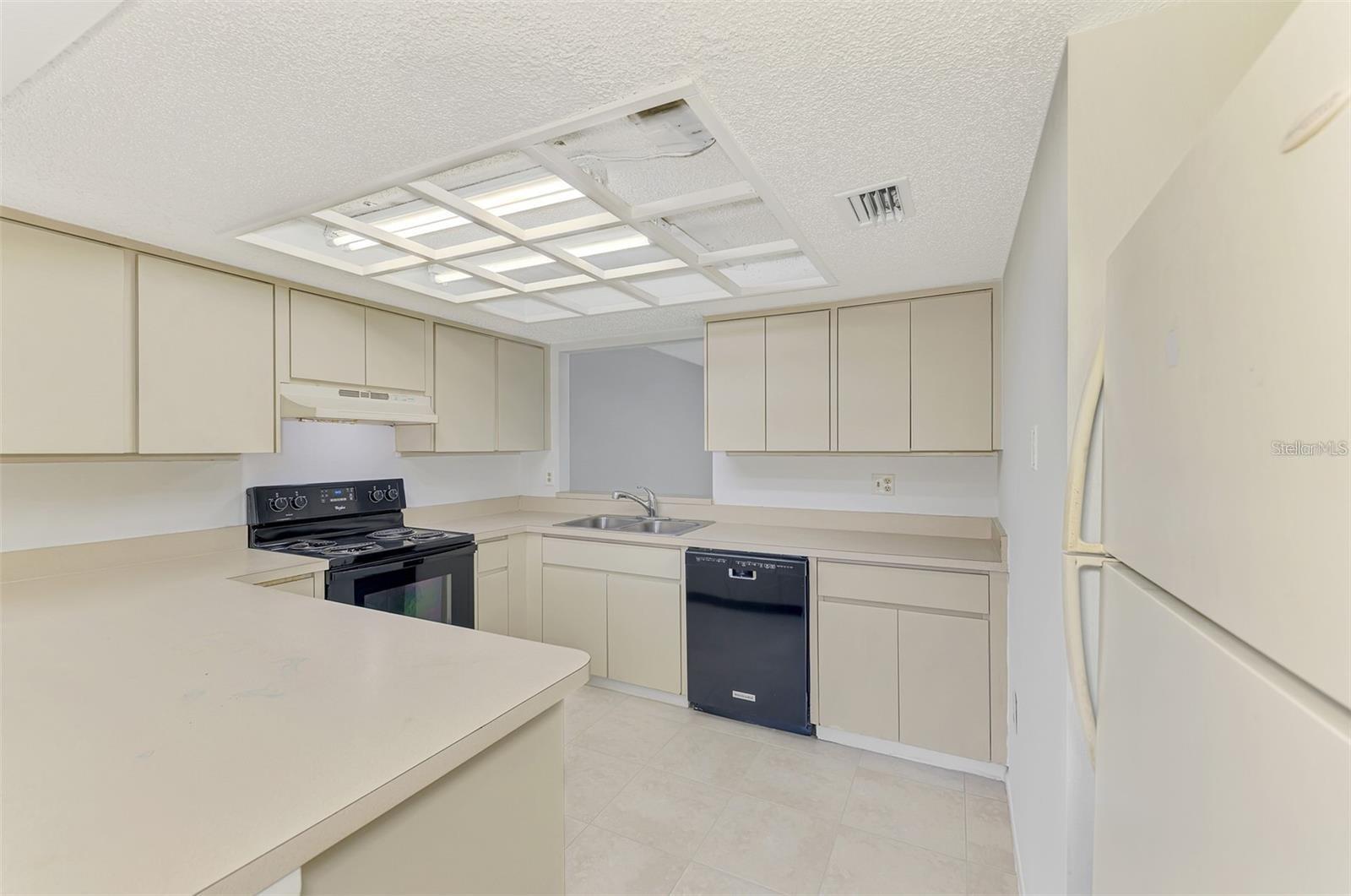 Image 15 of 50 For 935 Sunridge Way B4