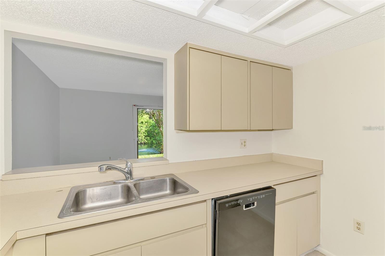 Image 19 of 50 For 935 Sunridge Way B4