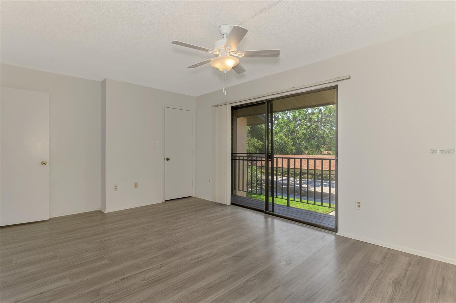 Image 30 of 50 For 935 Sunridge Way B4