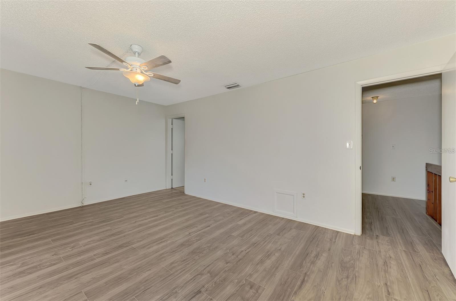 Image 31 of 50 For 935 Sunridge Way B4