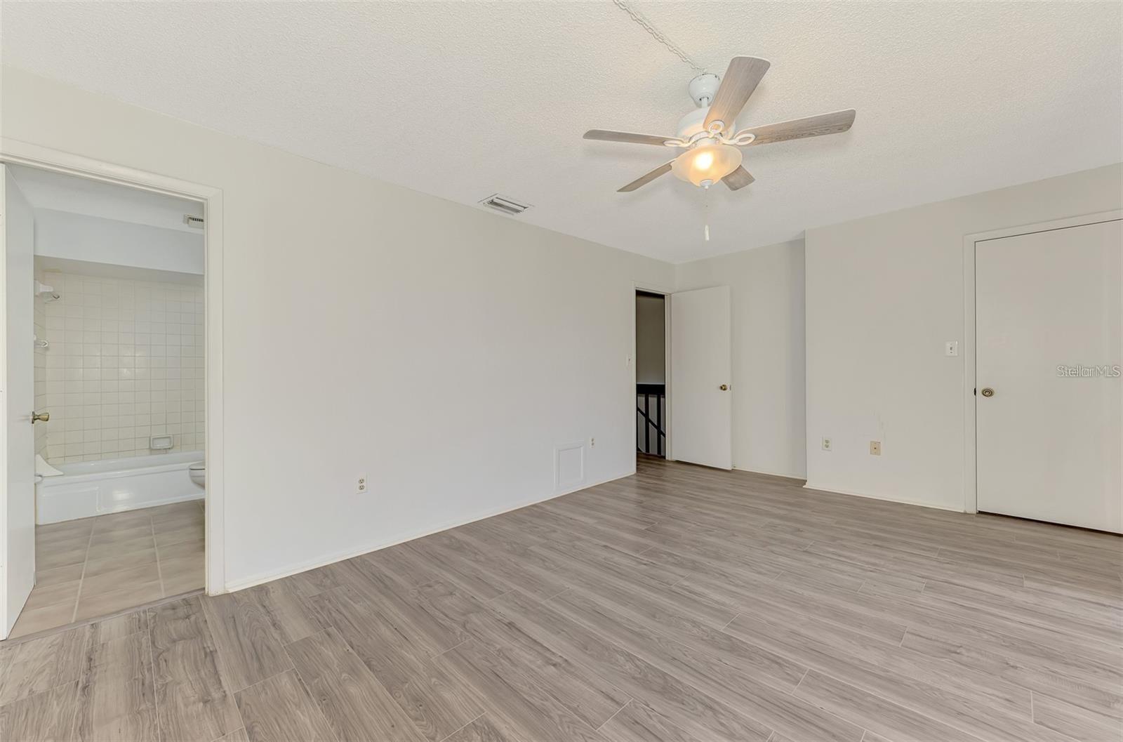 Image 32 of 50 For 935 Sunridge Way B4