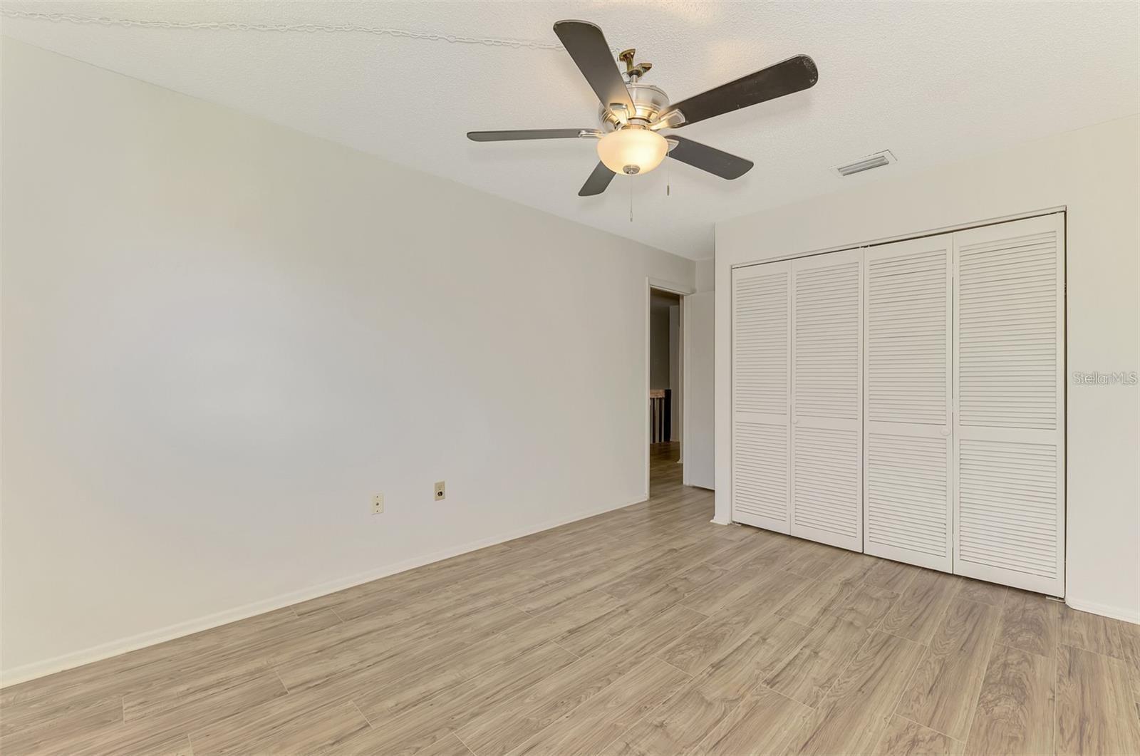 Image 37 of 50 For 935 Sunridge Way B4