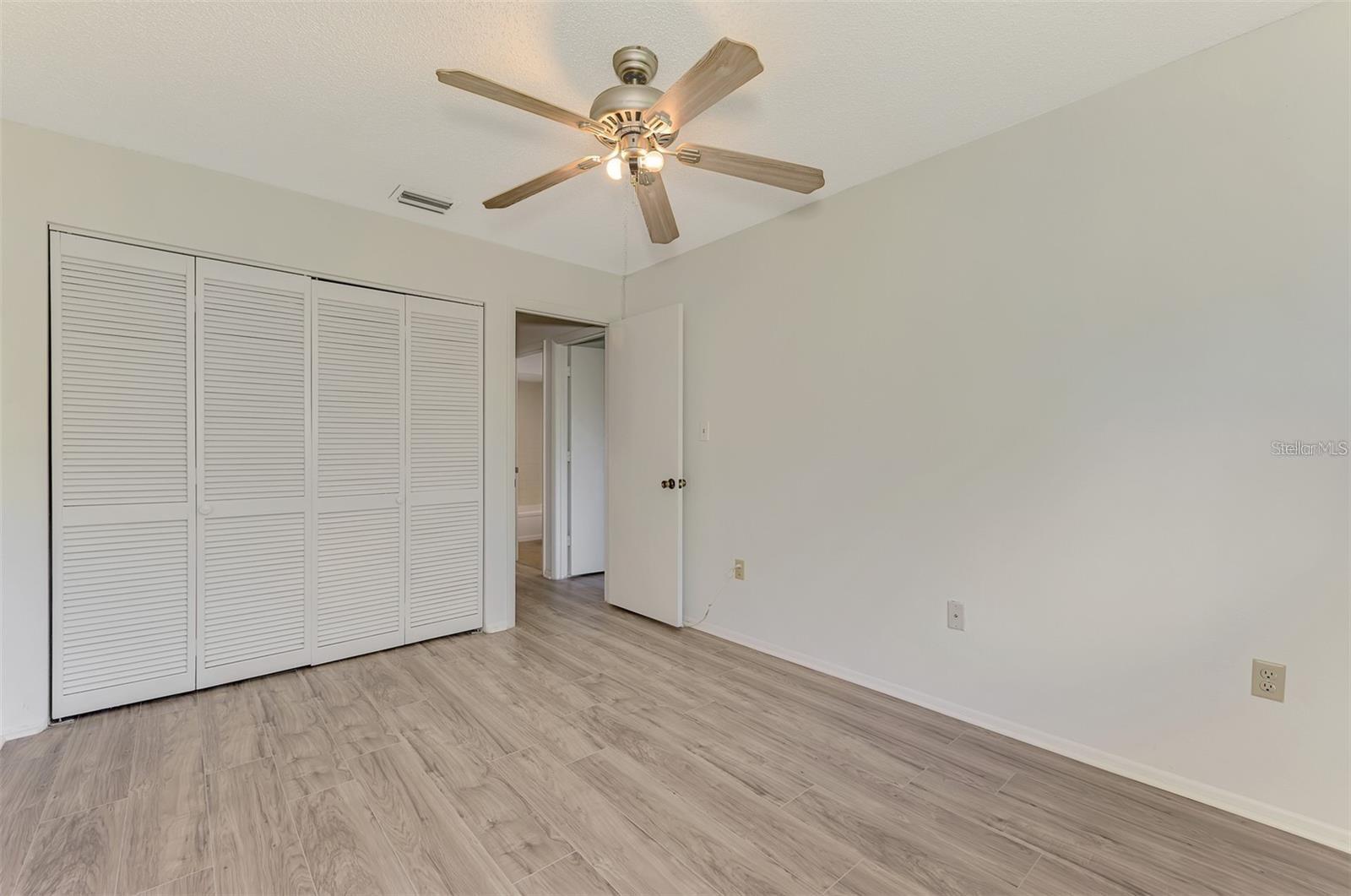 Image 40 of 50 For 935 Sunridge Way B4