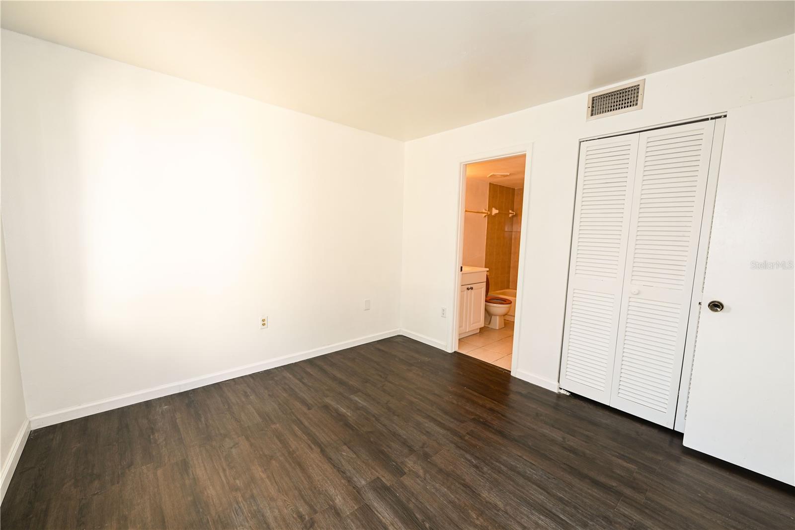 Image 16 of 25 For 4625 Longwater Chase  113