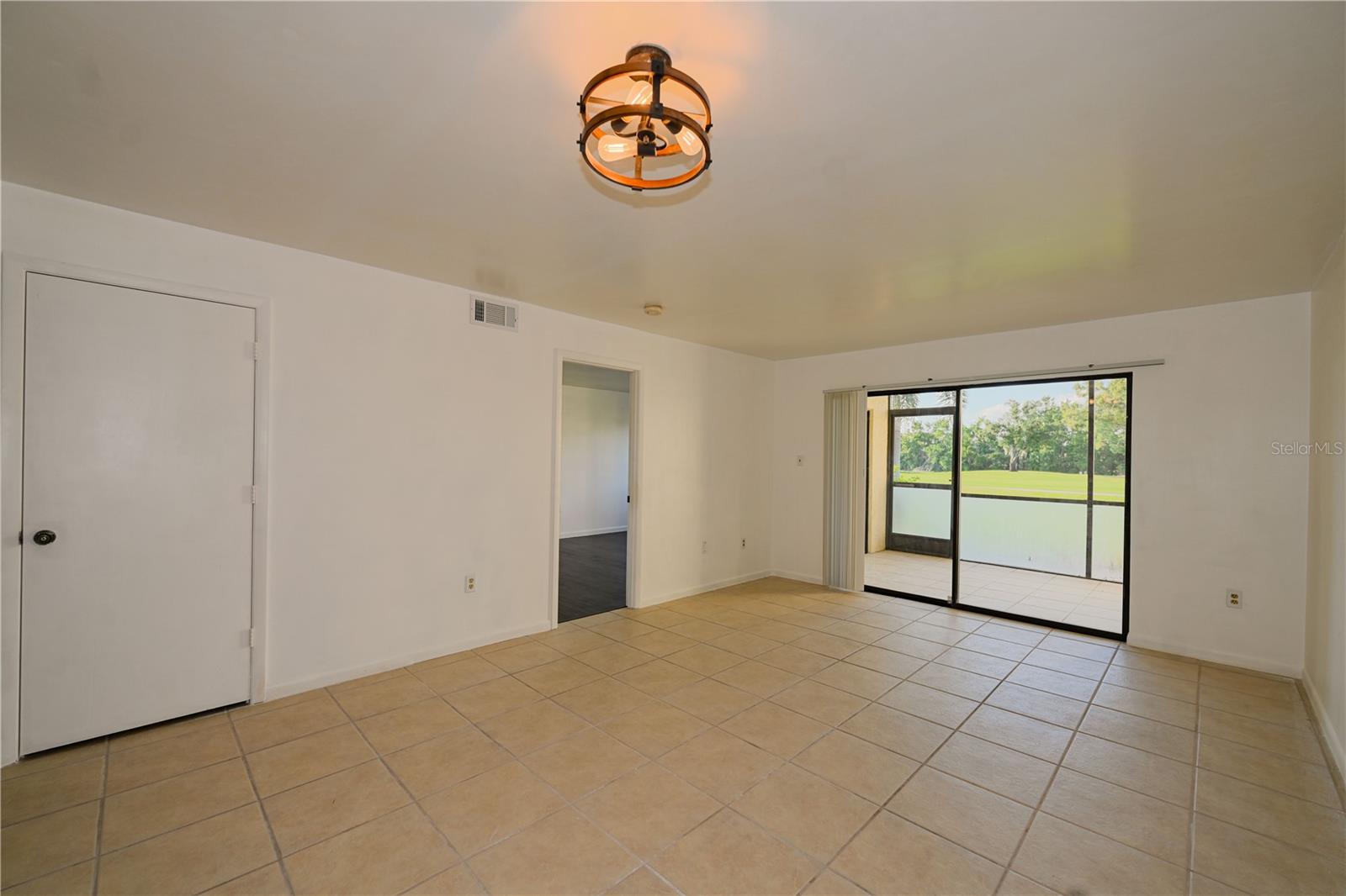 Image 4 of 25 For 4625 Longwater Chase  113