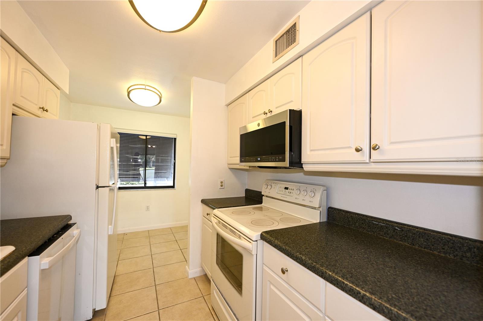 Image 7 of 25 For 4625 Longwater Chase  113