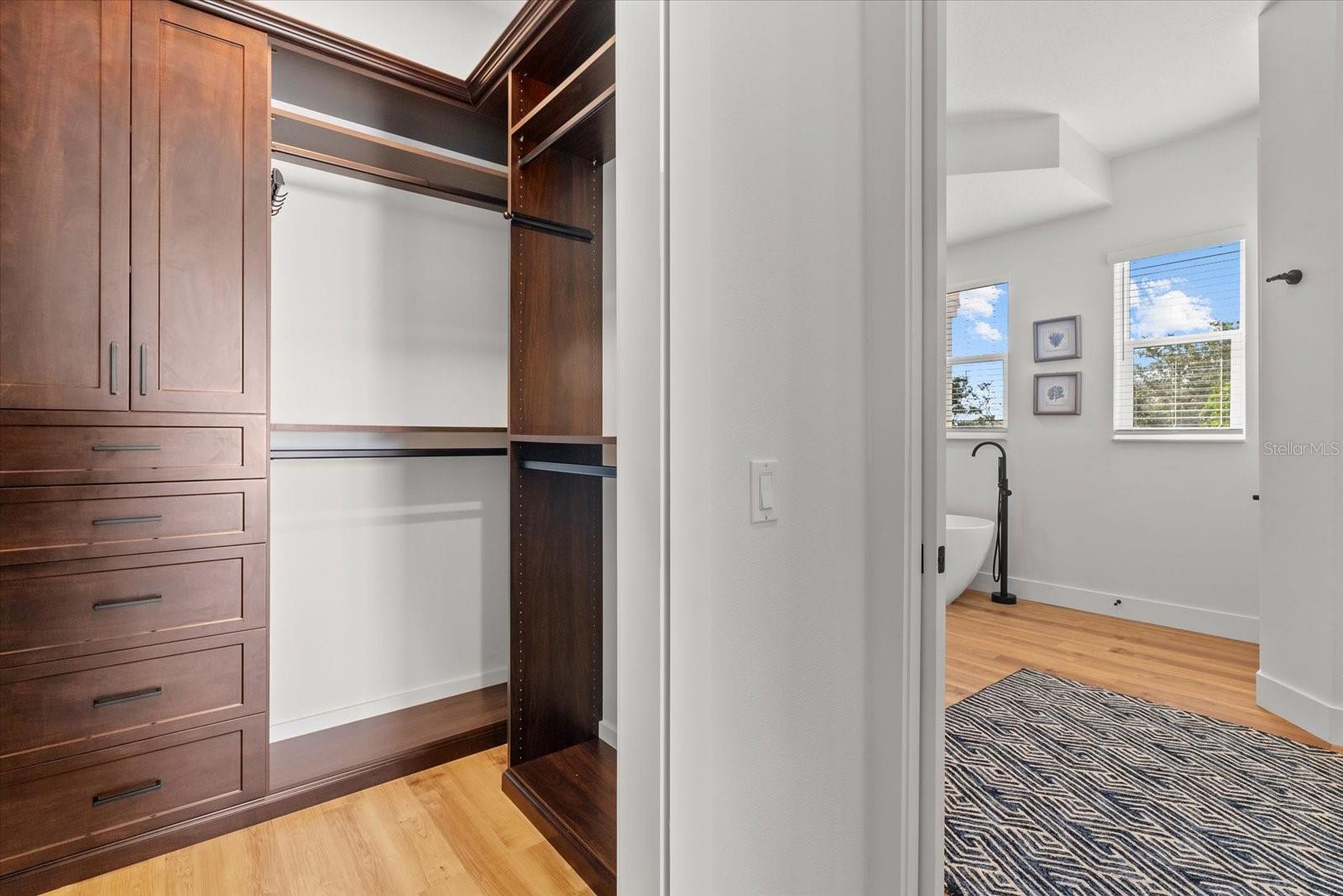 Image 31 of 95 For 6925 Bochi Circle