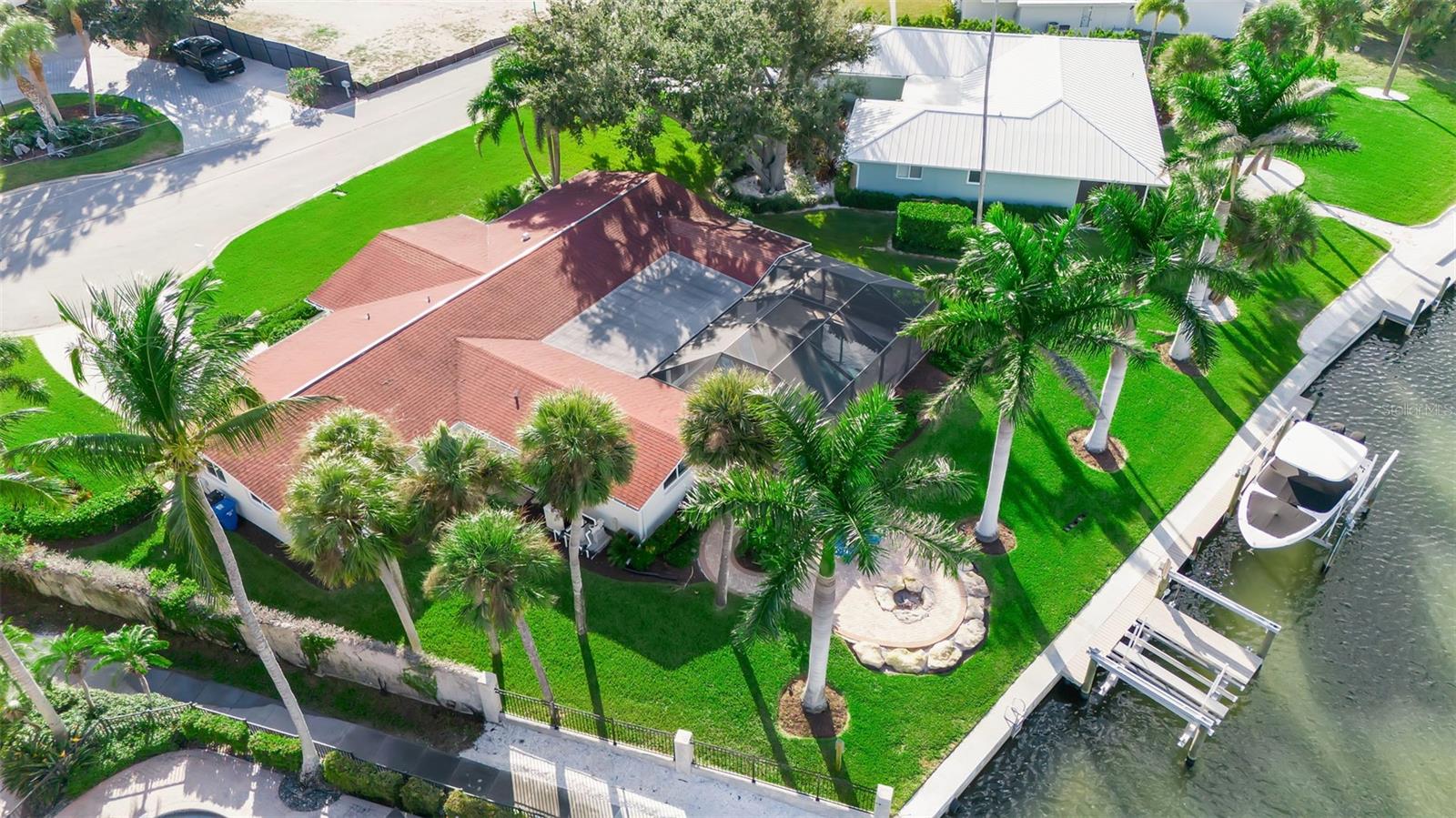 Image 13 of 56 For 318 Nassau Street N