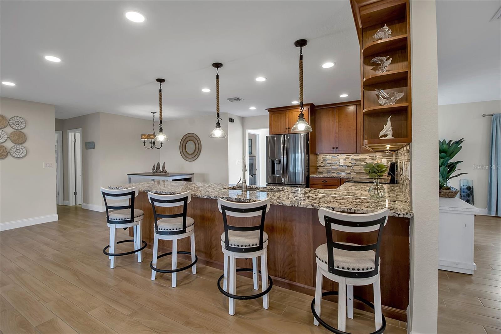 Image 16 of 56 For 318 Nassau Street N