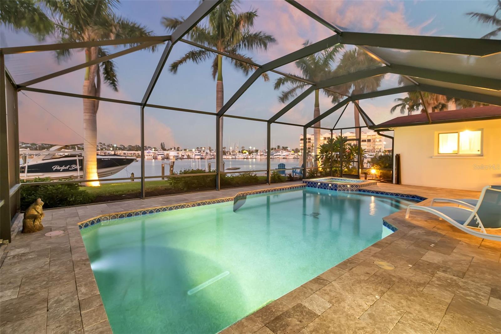 Image 20 of 56 For 318 Nassau Street N