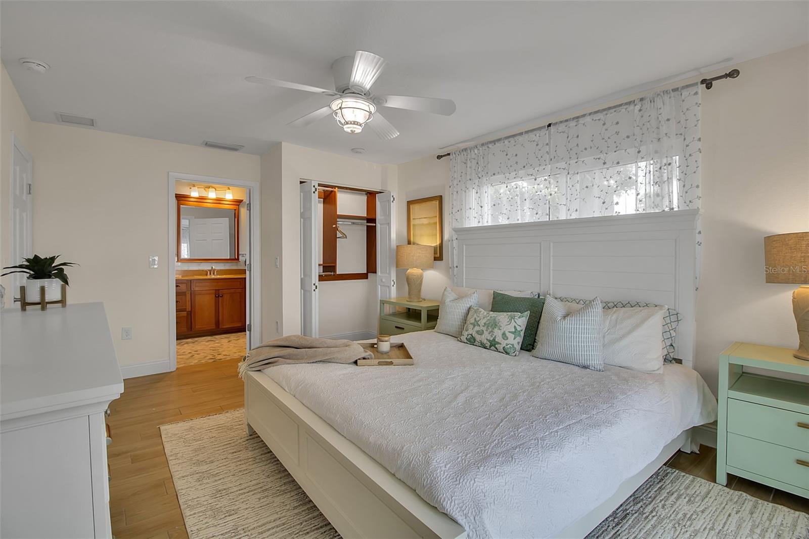 Image 26 of 56 For 318 Nassau Street N