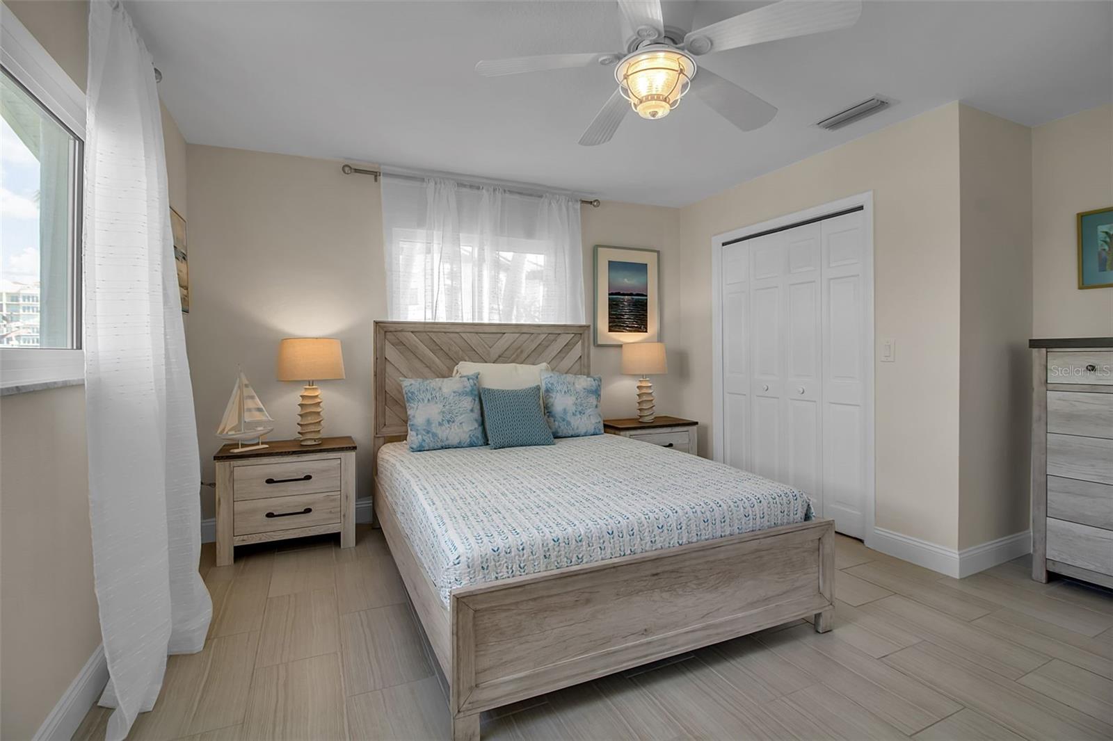 Image 28 of 56 For 318 Nassau Street N