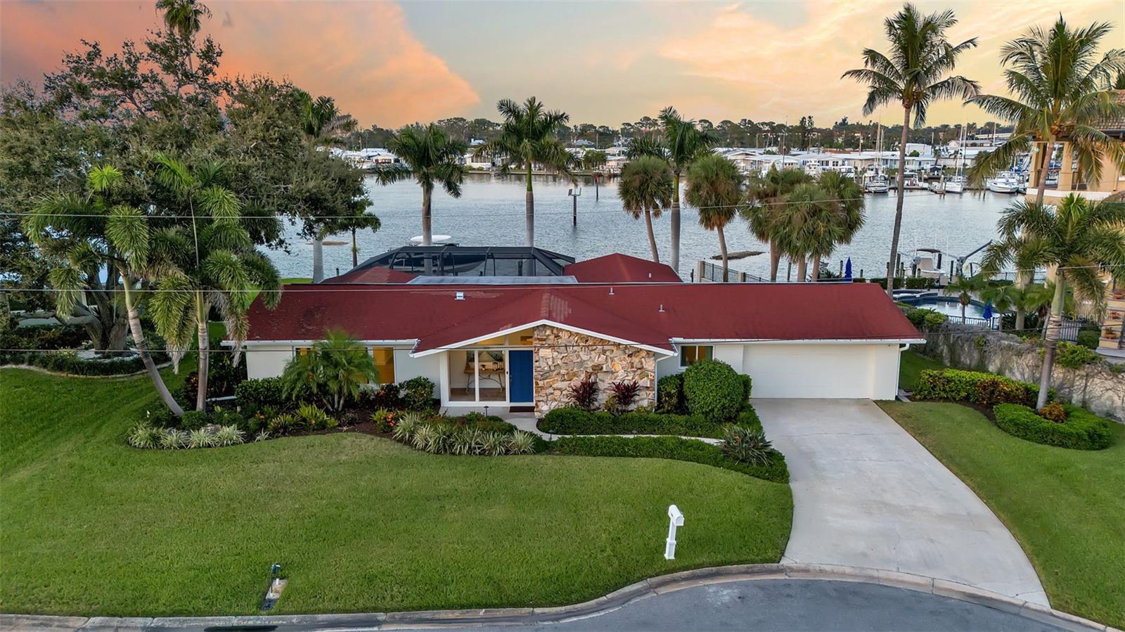 Image 38 of 56 For 318 Nassau Street N