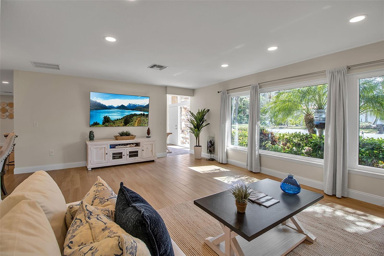 Image 4 of 56 For 318 Nassau Street N