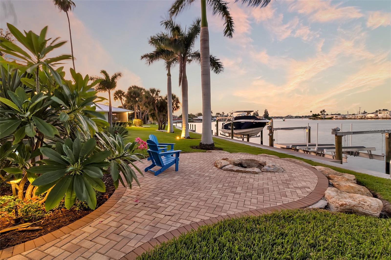 Image 40 of 56 For 318 Nassau Street N