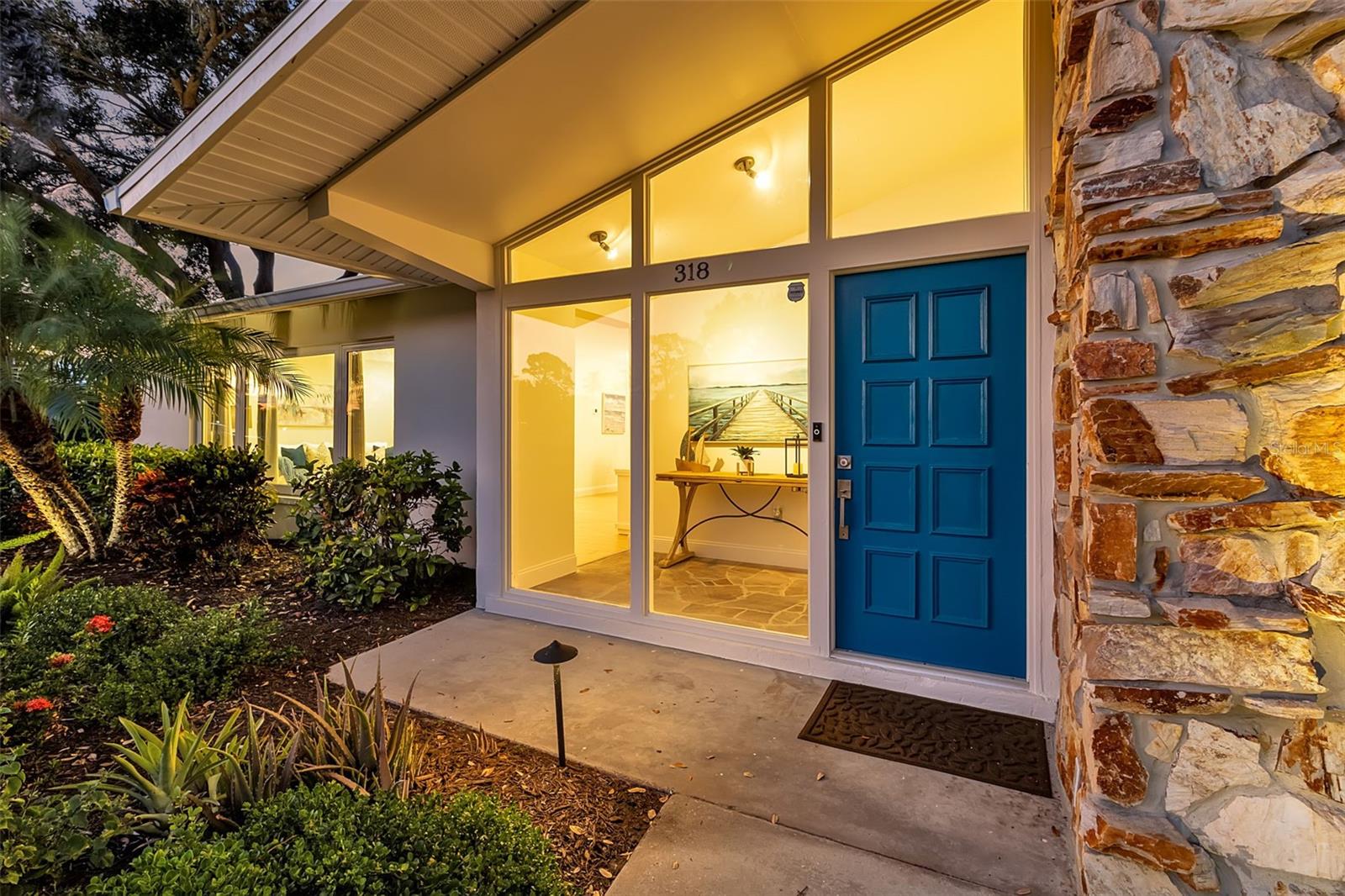 Image 42 of 56 For 318 Nassau Street N