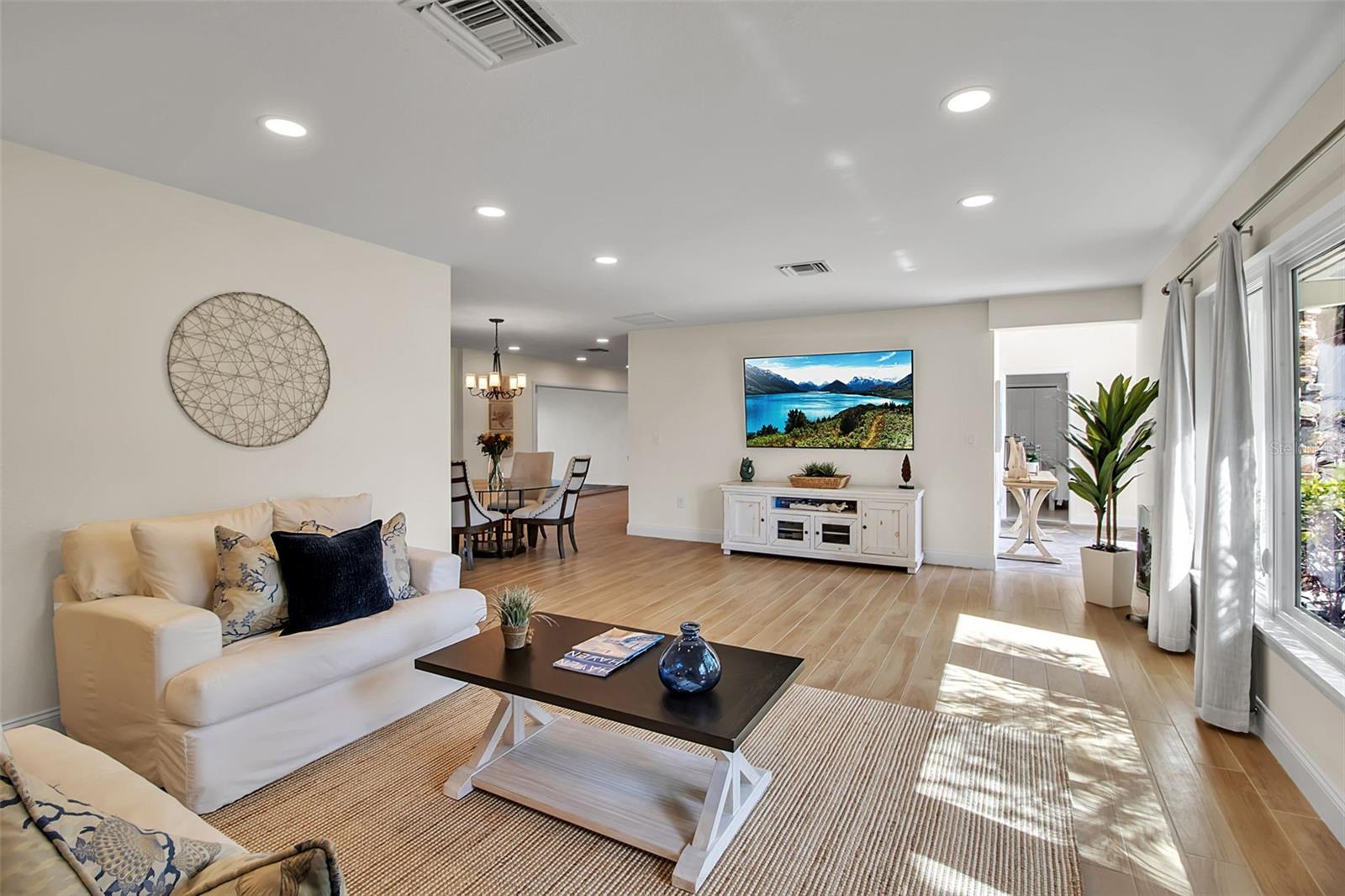 Image 5 of 56 For 318 Nassau Street N