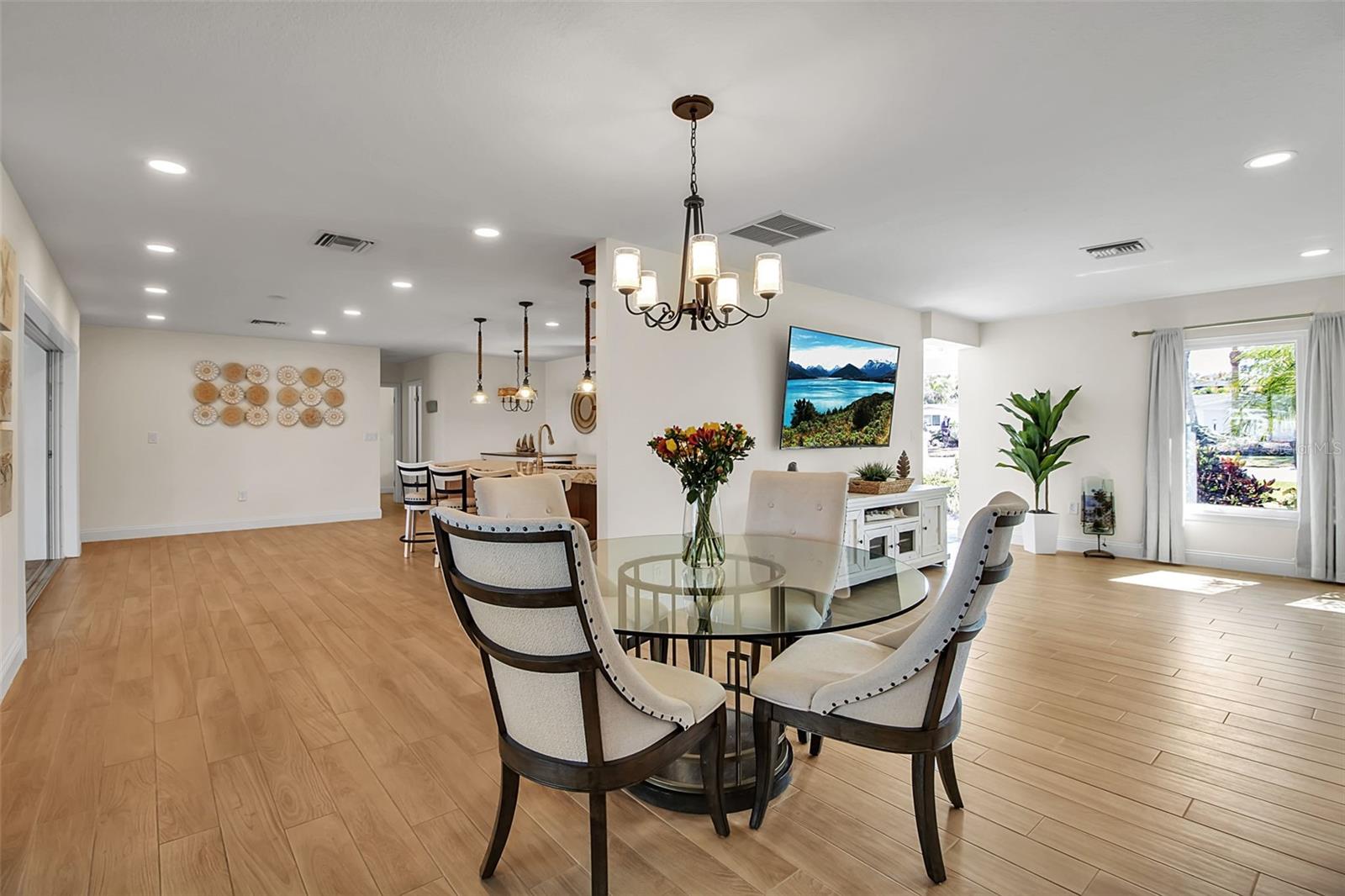 Image 6 of 56 For 318 Nassau Street N