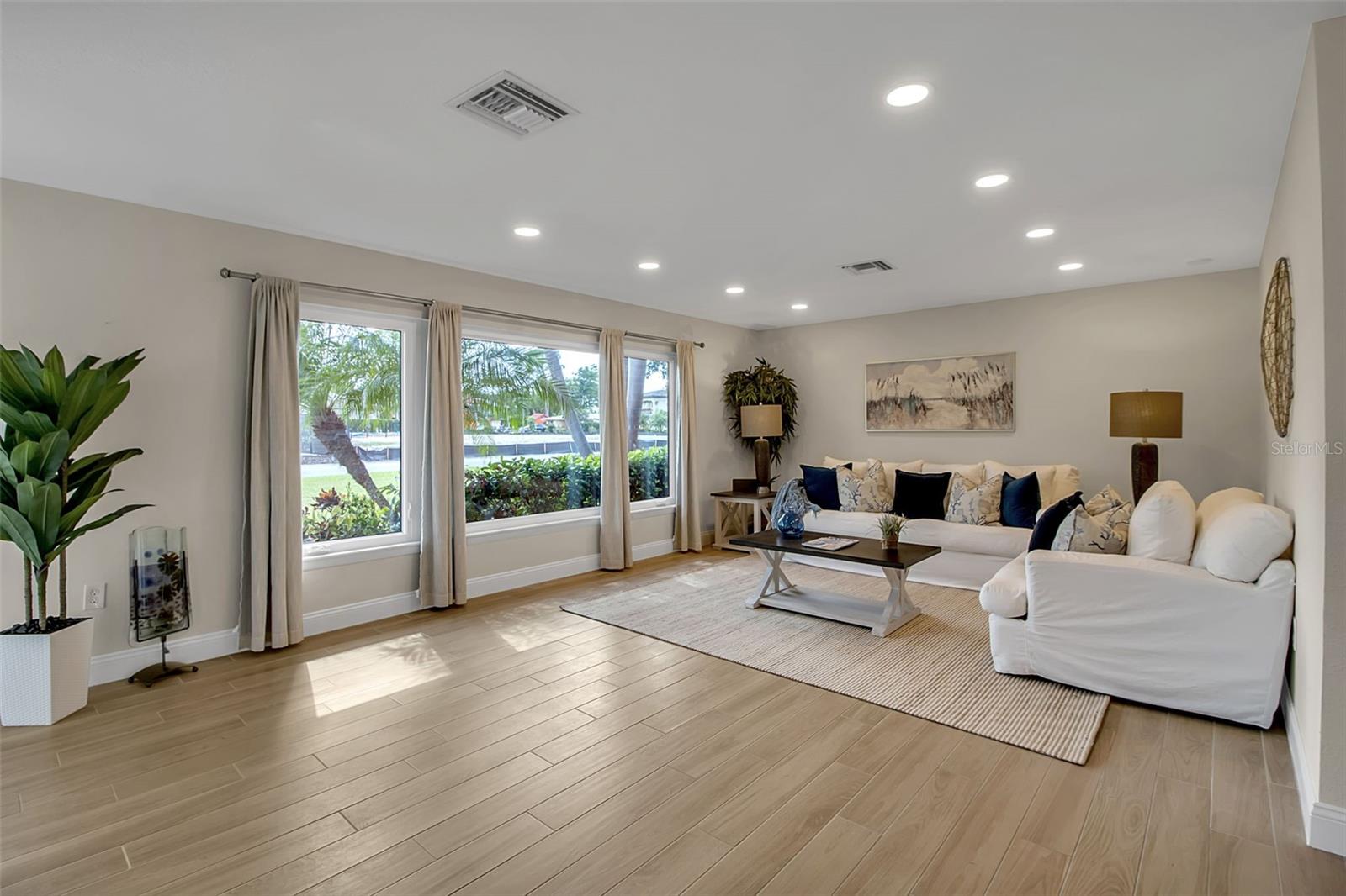 Image 7 of 56 For 318 Nassau Street N