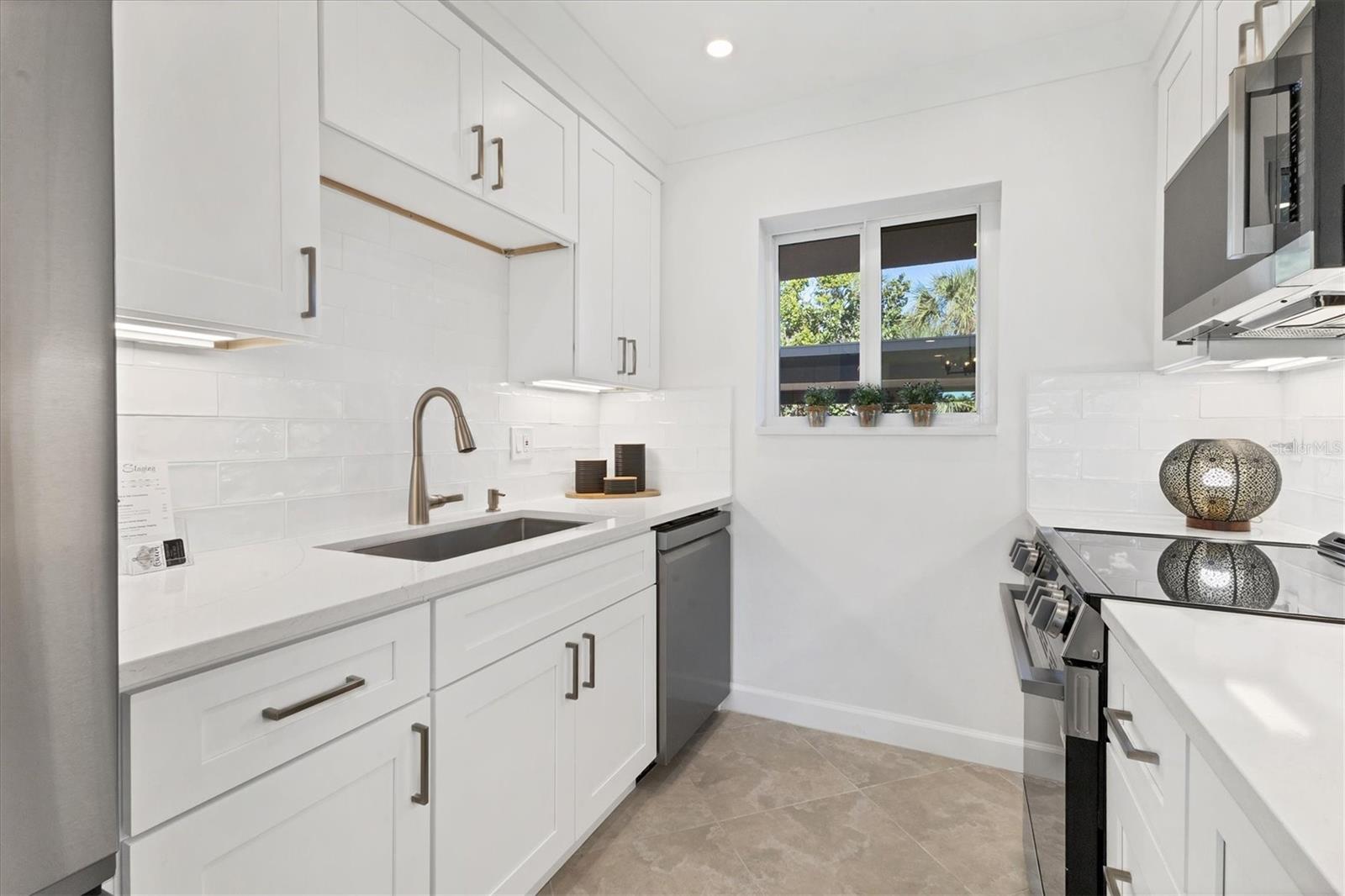 Image 9 of 61 For 3810 Gulf Of Mexico Drive F105