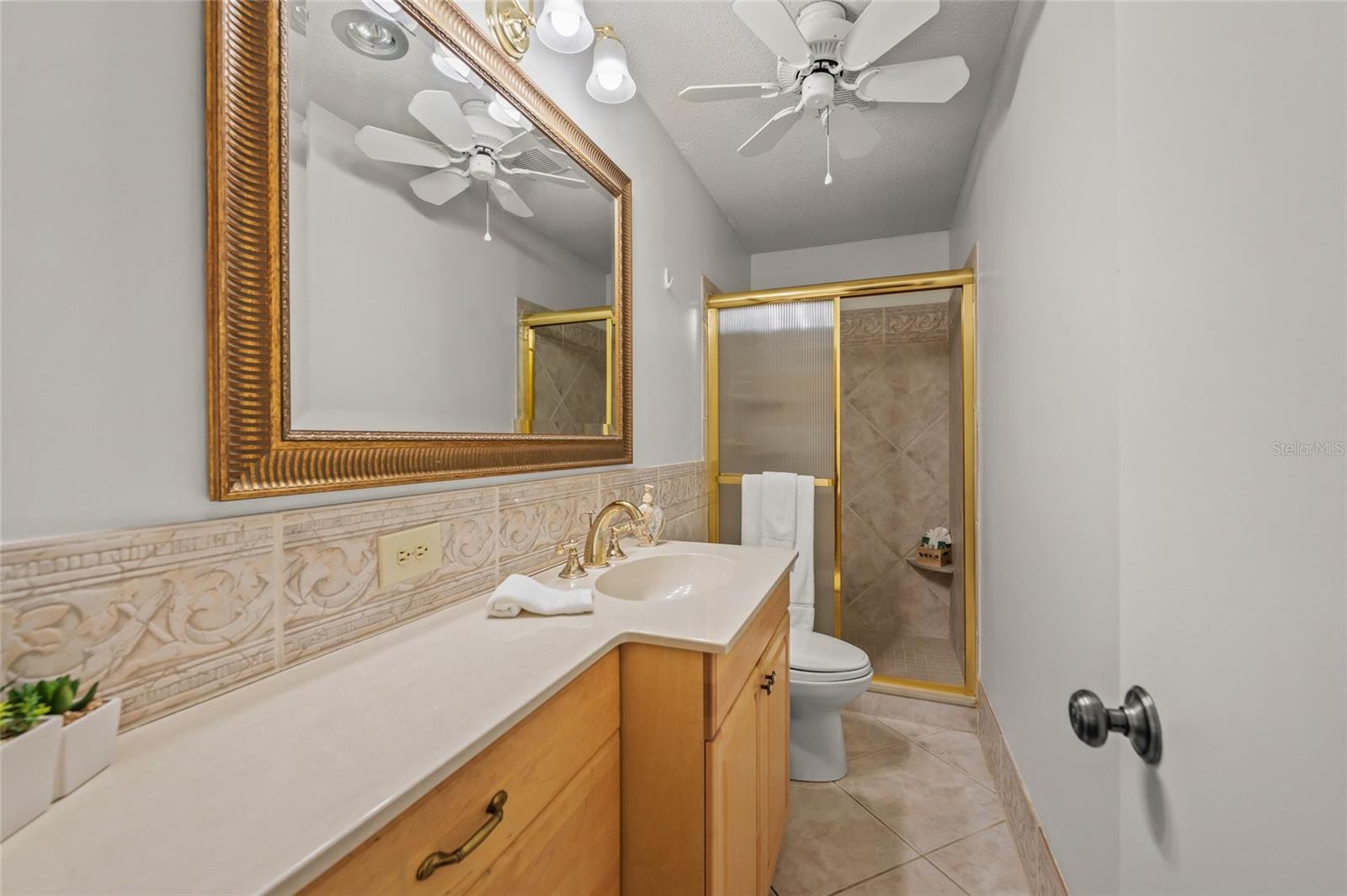 Image 16 of 46 For 542 Sutton Place