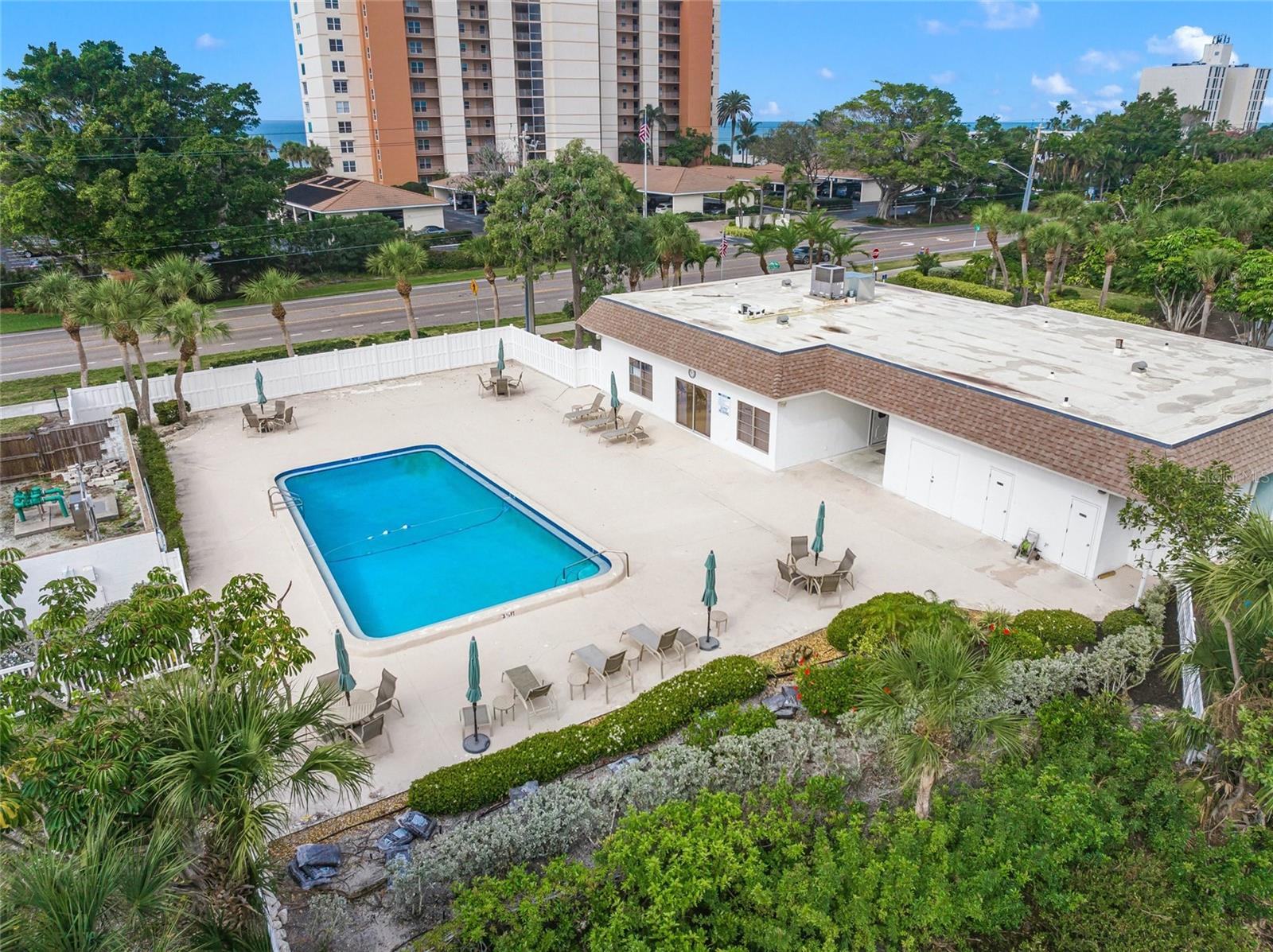 Image 27 of 46 For 542 Sutton Place