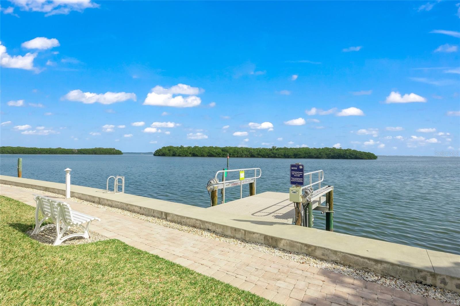 Image 34 of 46 For 542 Sutton Place