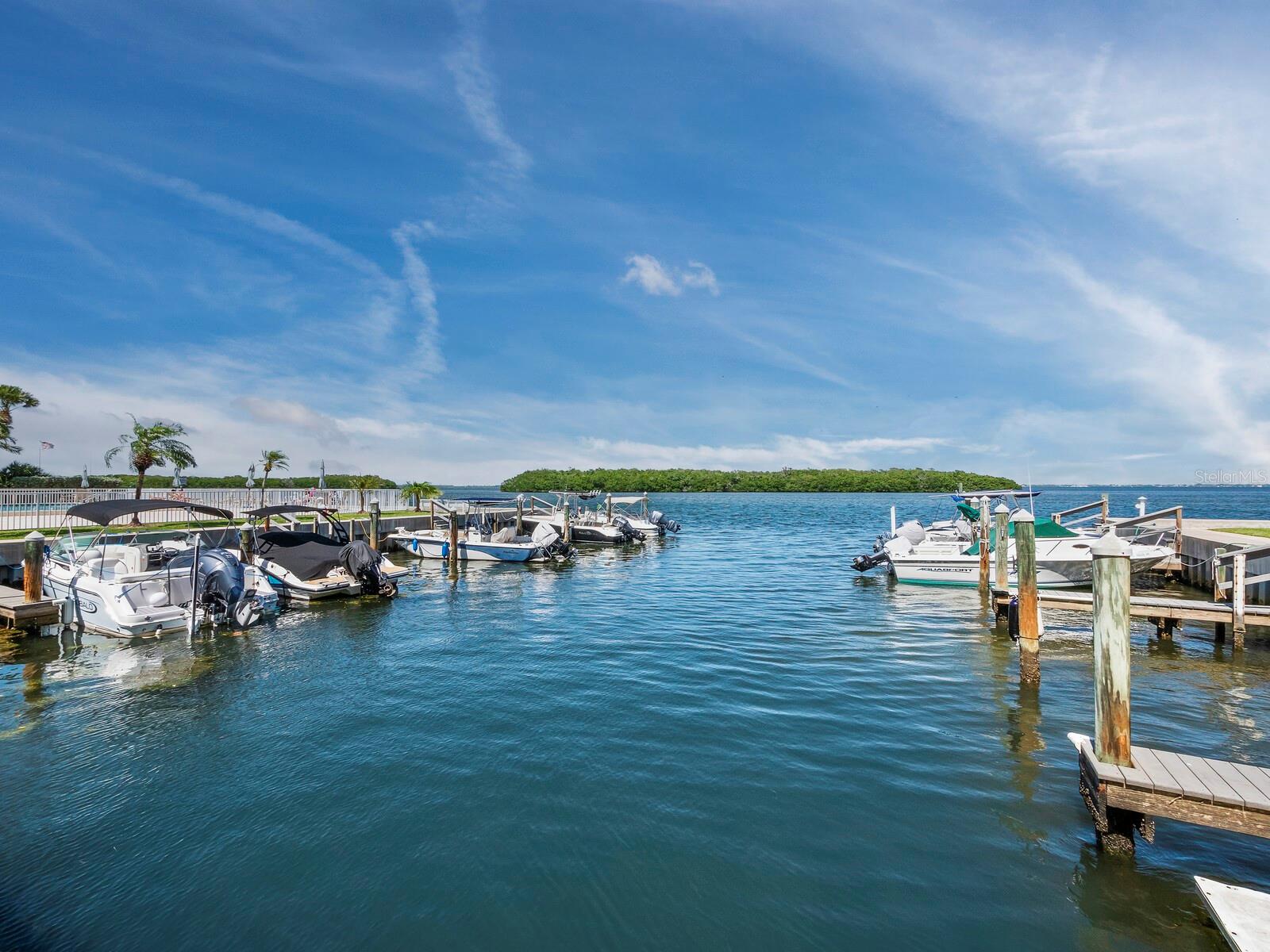 Image 37 of 46 For 542 Sutton Place