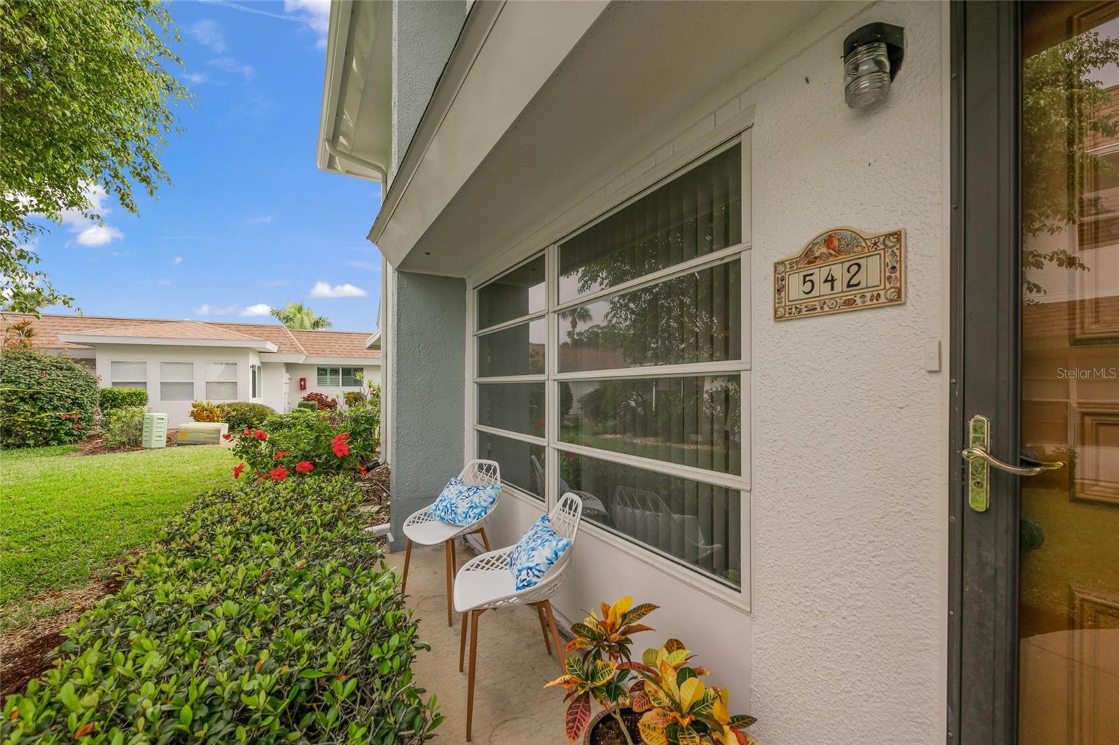 Image 4 of 46 For 542 Sutton Place