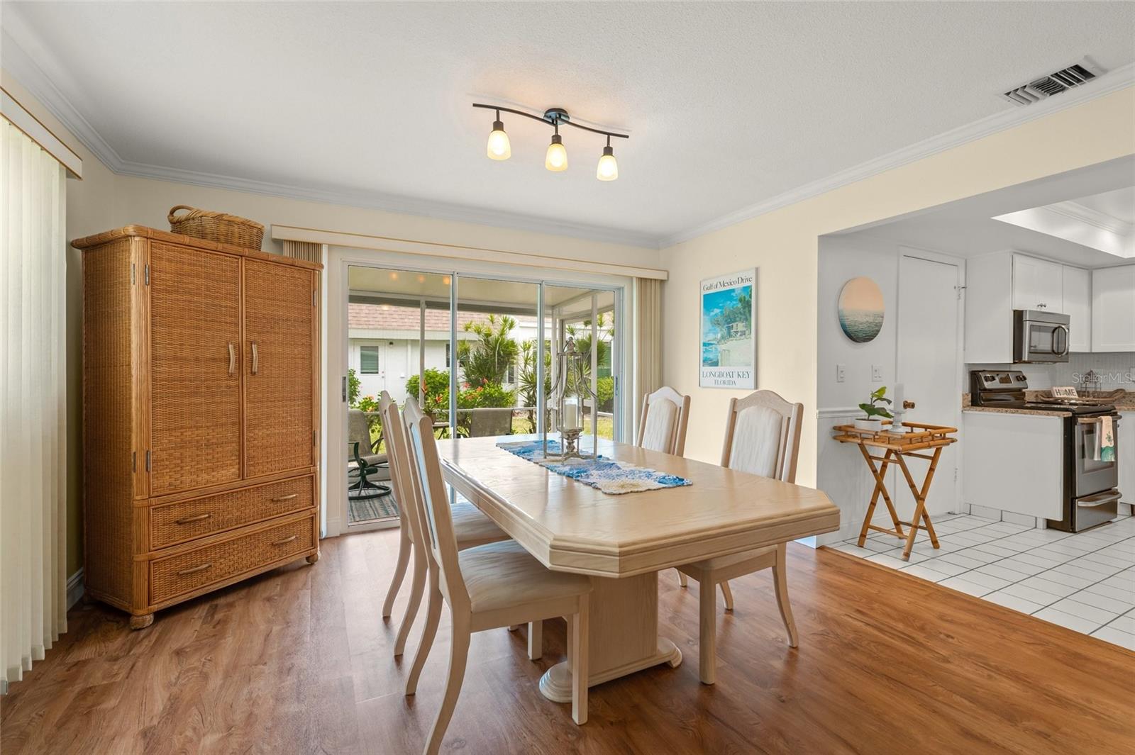 Image 7 of 46 For 542 Sutton Place