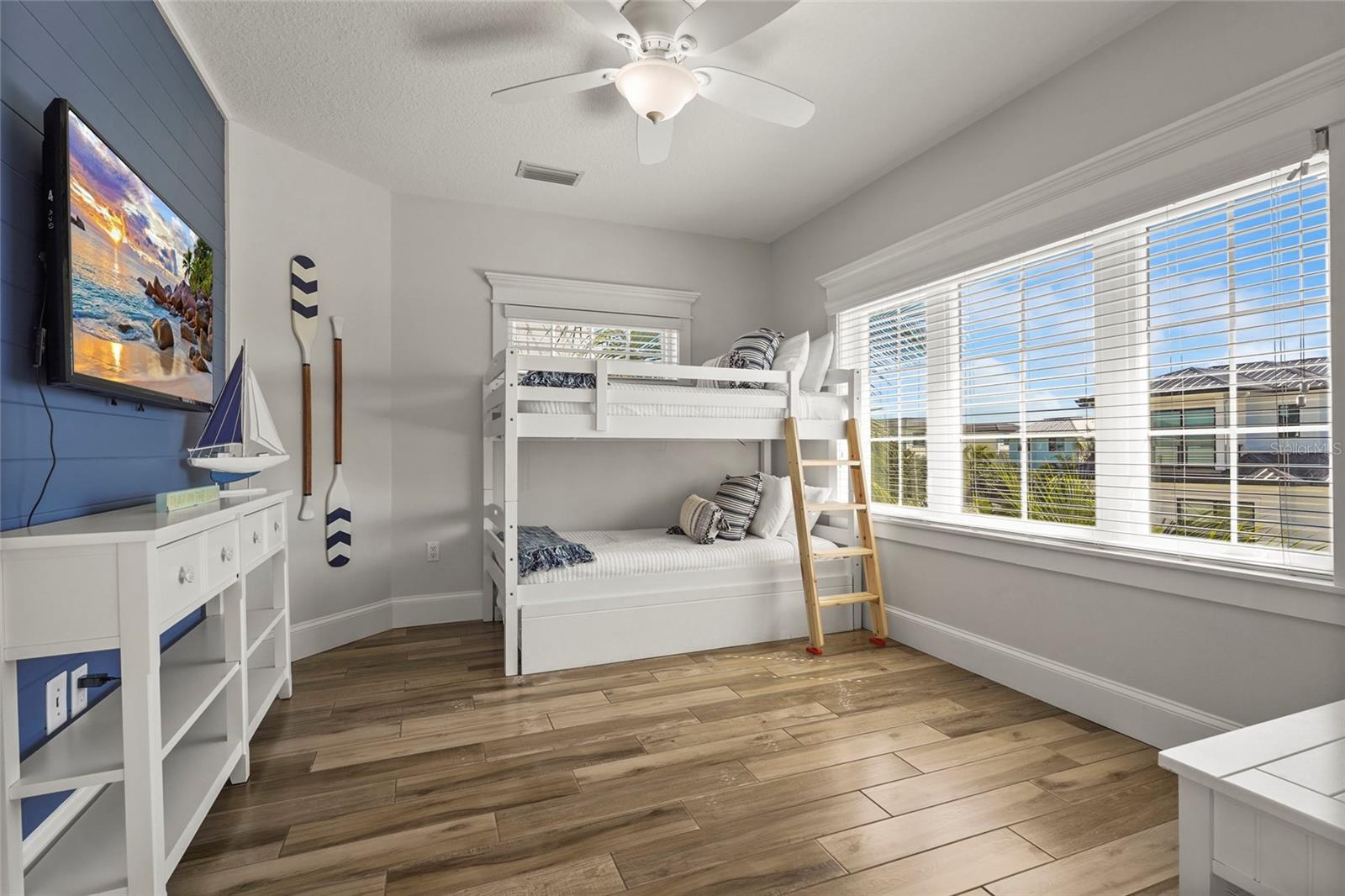 Image 14 of 91 For 106 7th Street S