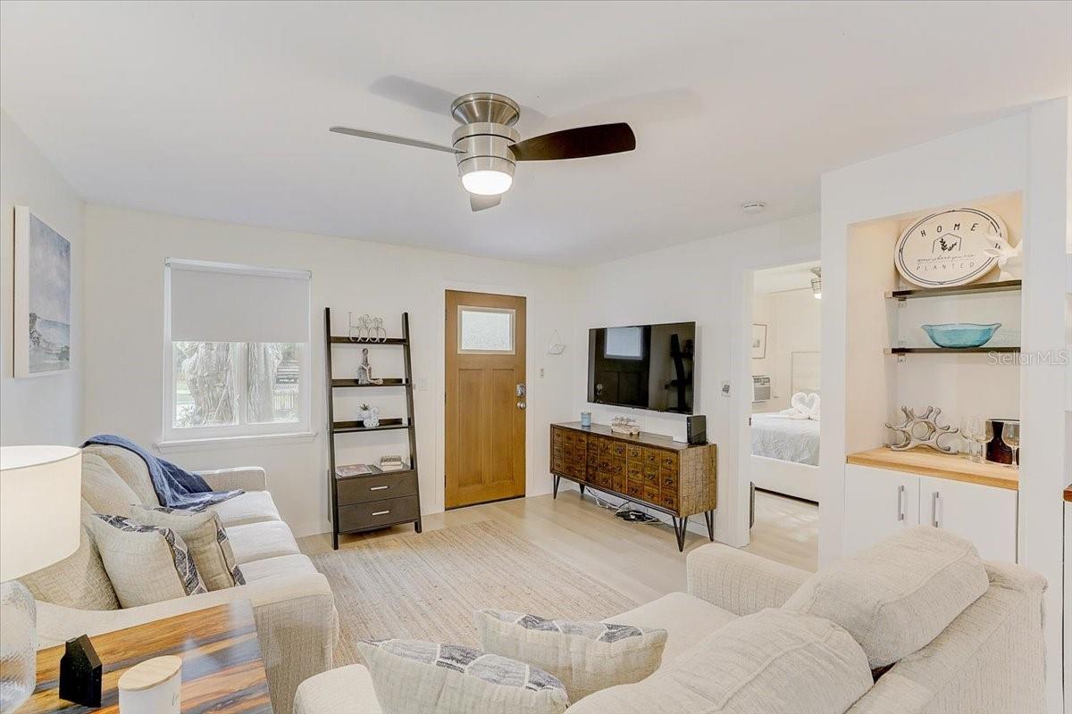 Image 6 of 13 For 407 Ohio Place