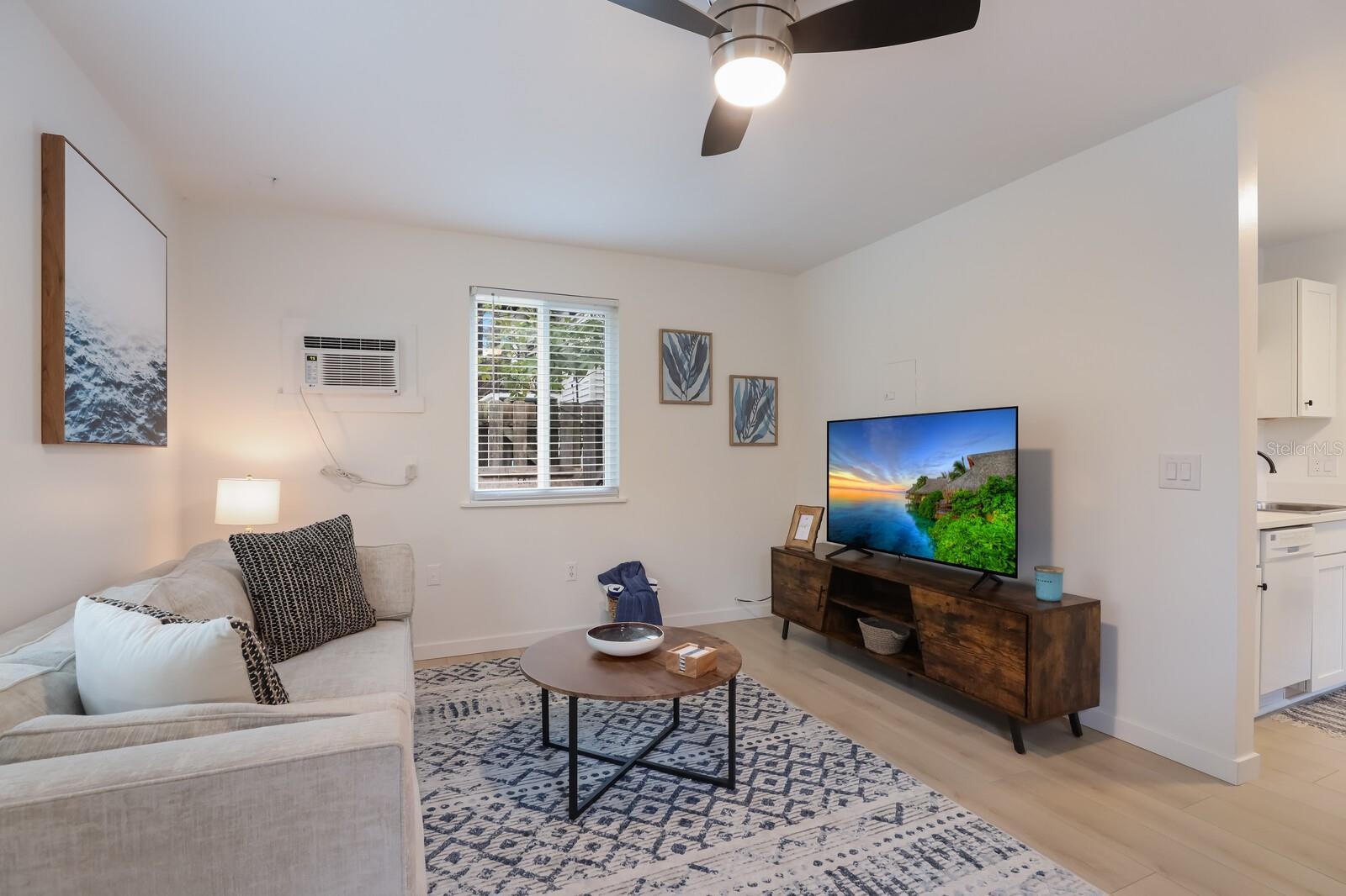 Image 9 of 13 For 407 Ohio Place