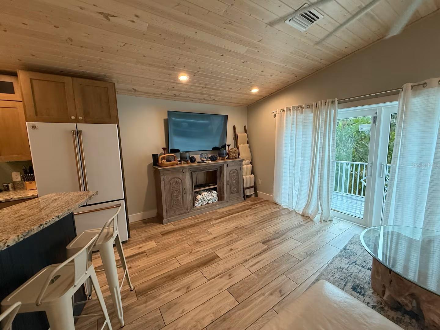 Image 15 of 61 For 111 Cedar Avenue