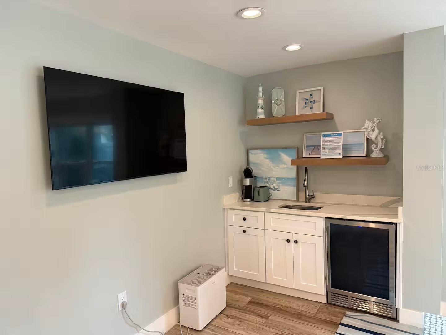 Image 17 of 61 For 111 Cedar Avenue