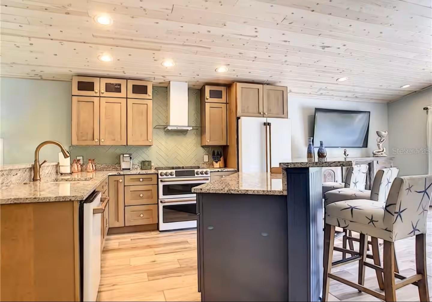 Image 18 of 61 For 111 Cedar Avenue