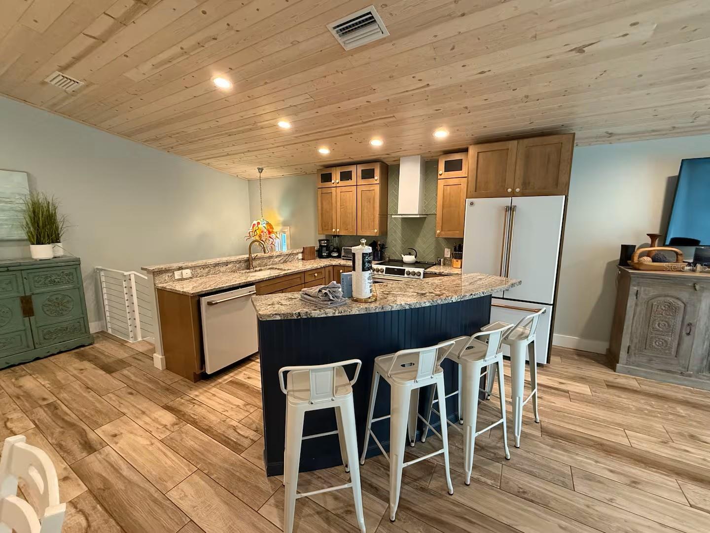 Image 20 of 61 For 111 Cedar Avenue