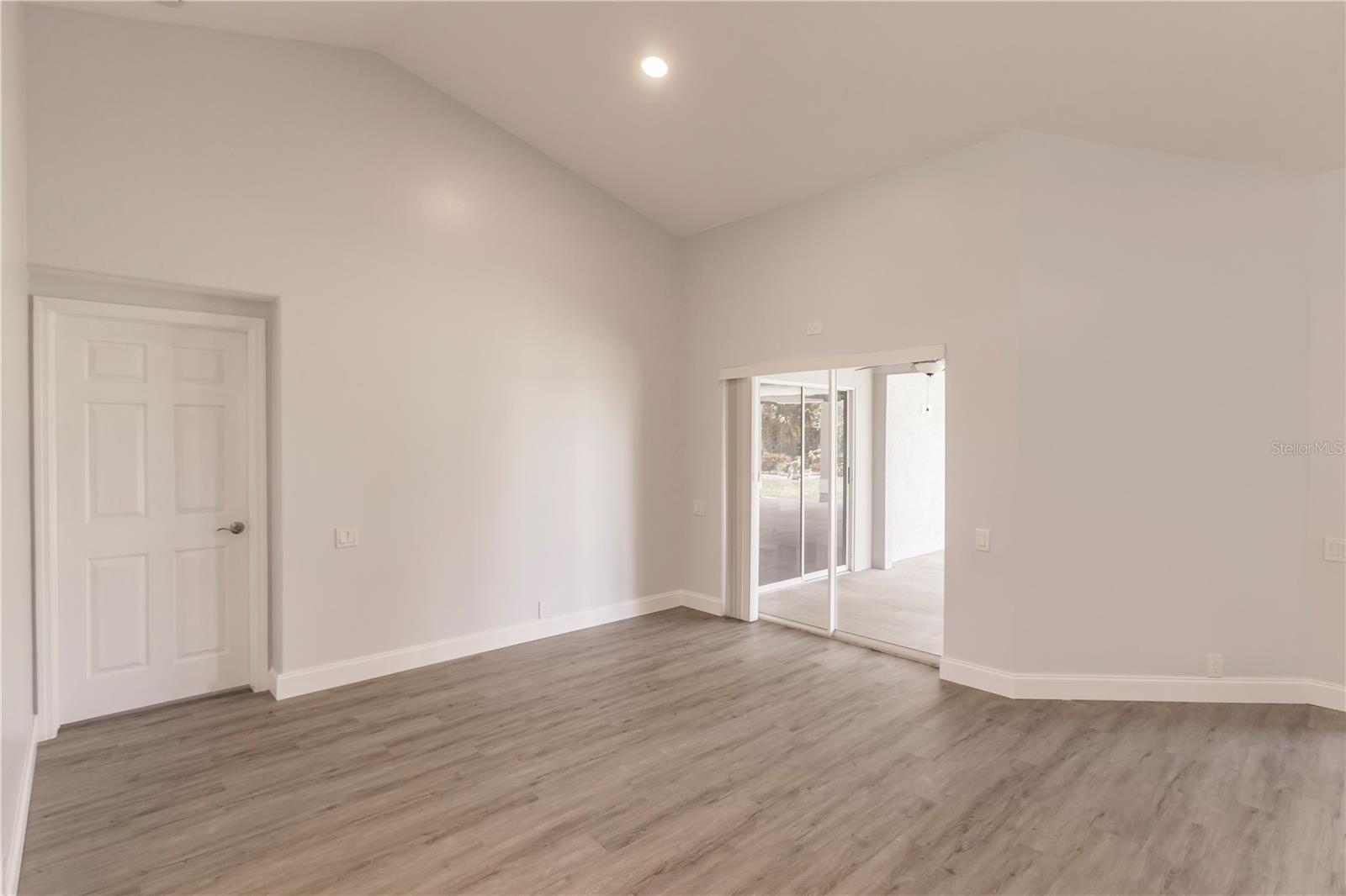 Image 17 of 46 For 2615 6th Street W