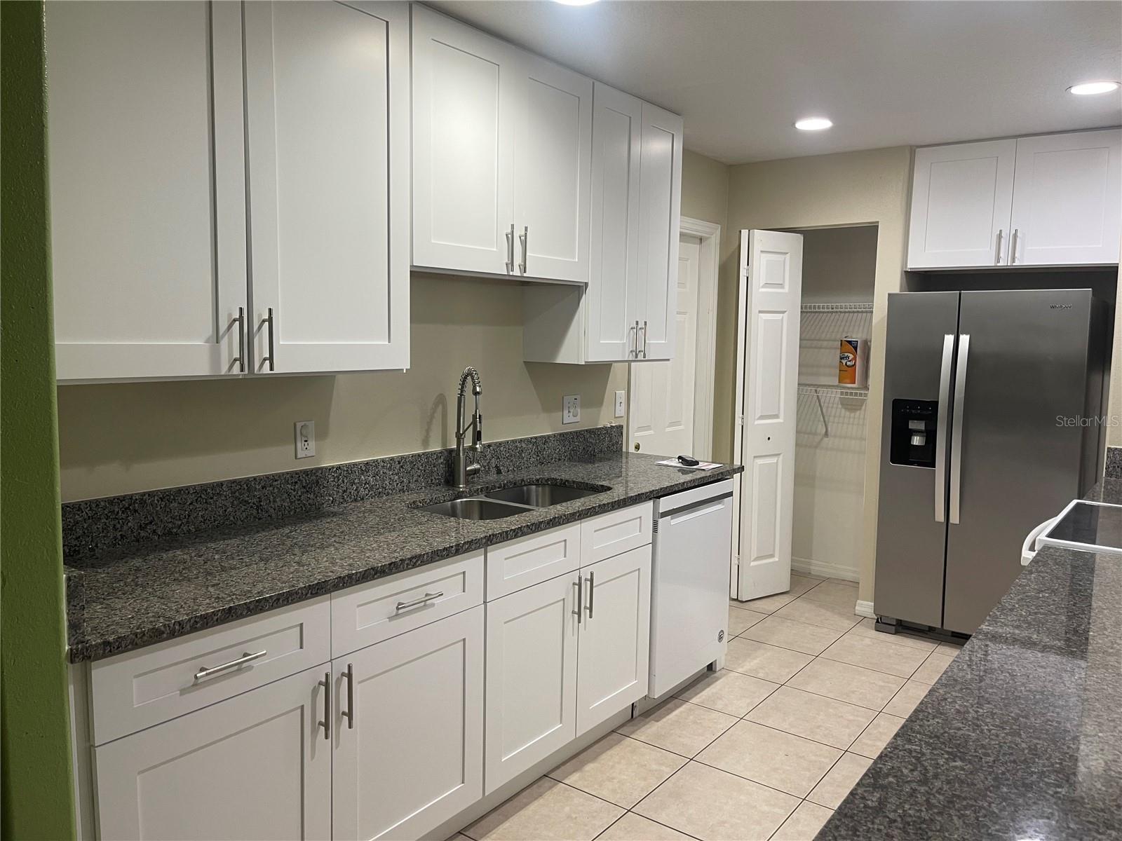 Image 5 of 24 For 2311 Henry Avenue