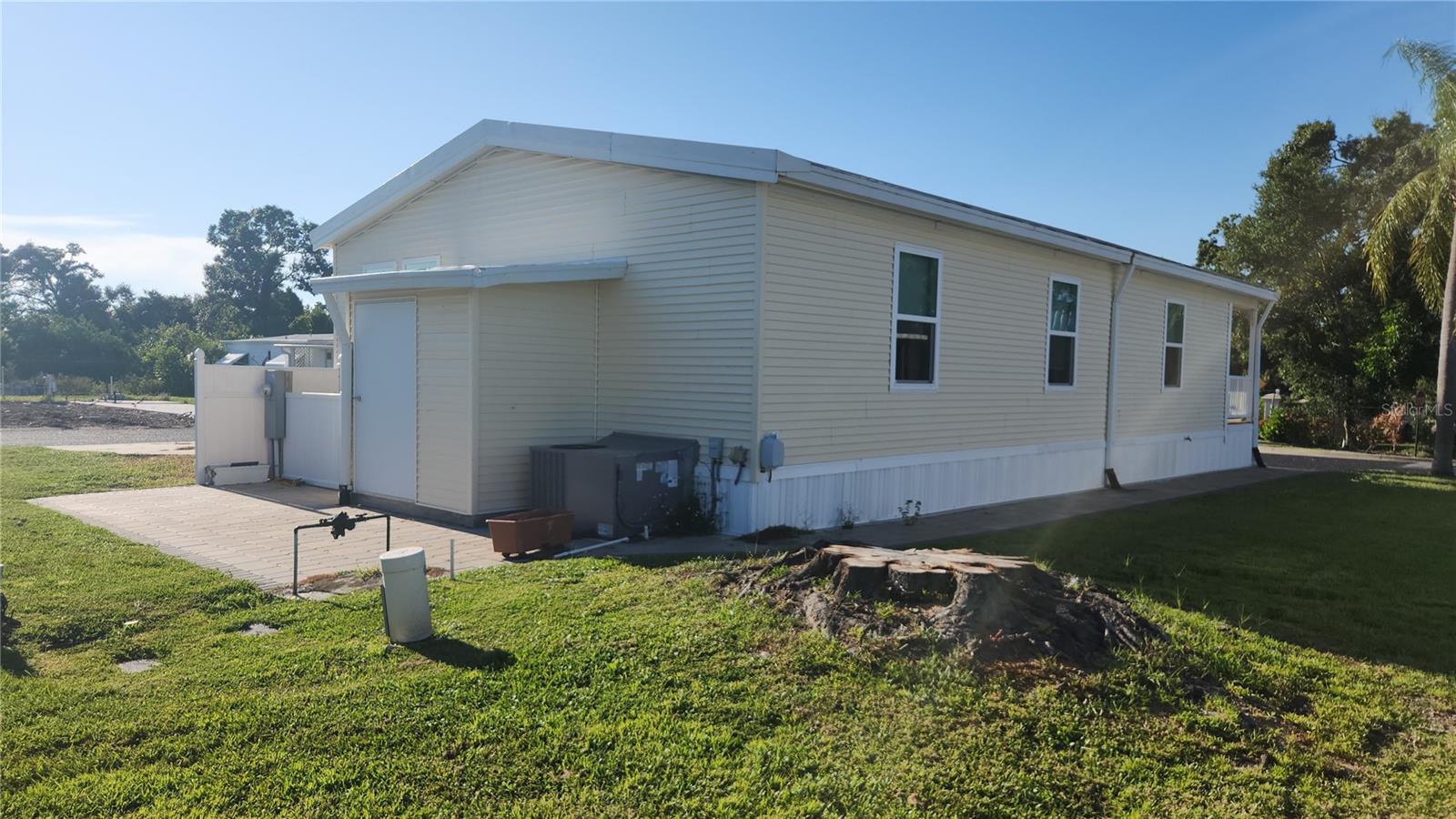 Image 4 of 39 For 3210 Ash Terrace