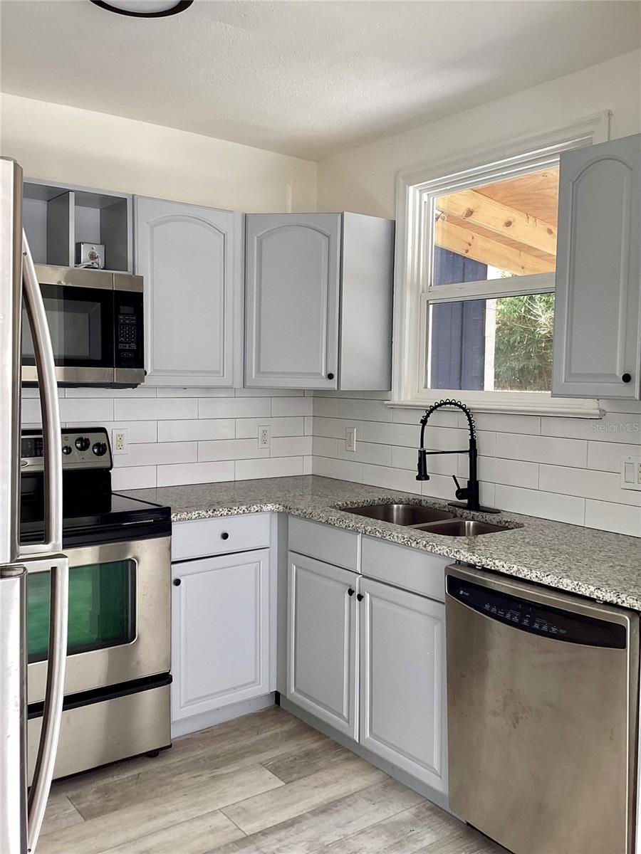 Image 10 of 14 For 1404 Cocoanut Avenue