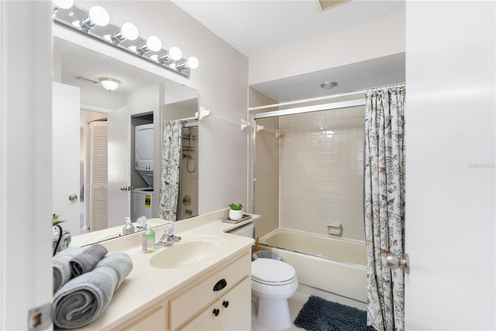 Image 11 of 69 For 3009 Taywood Meadows 14