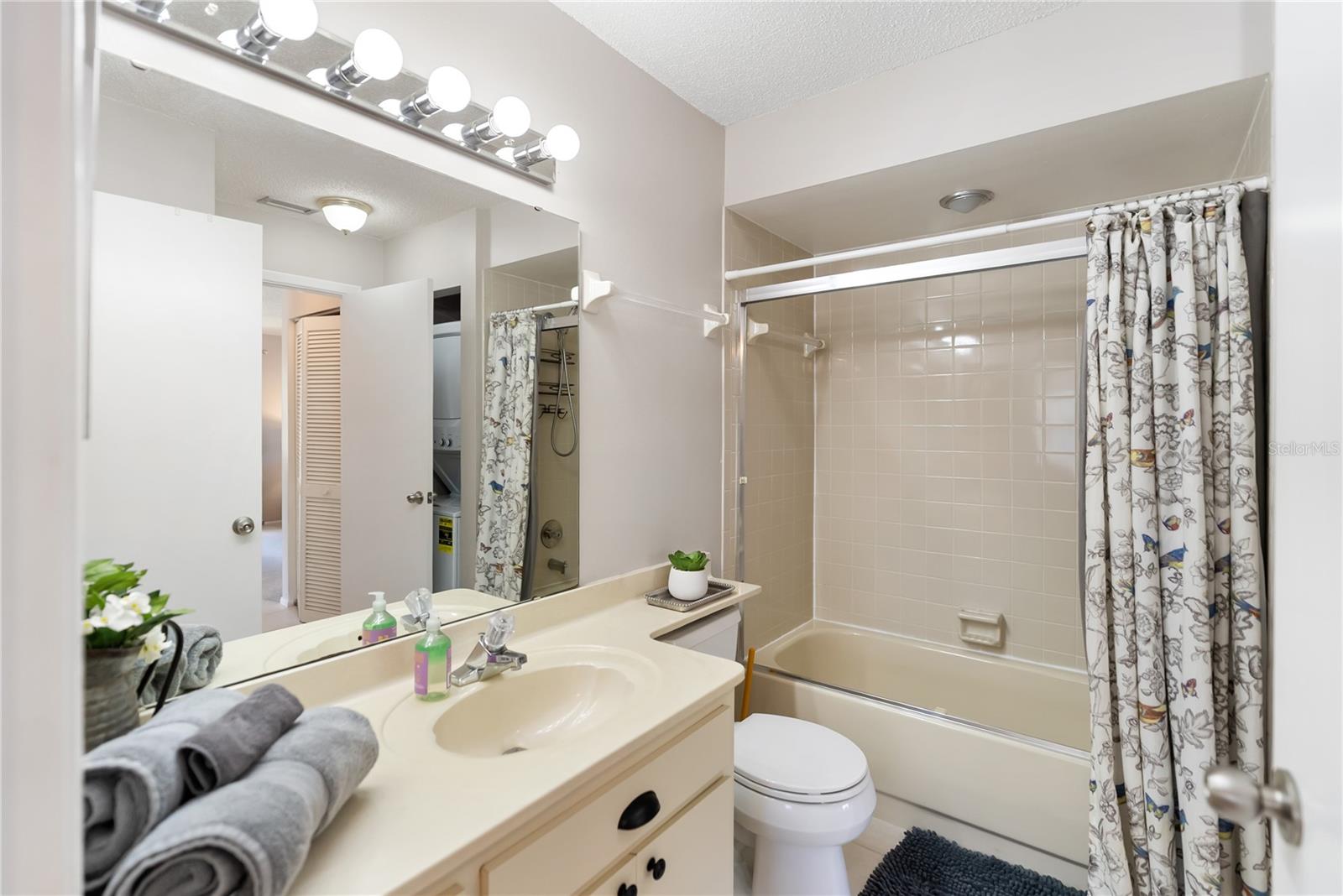 Image 47 of 69 For 3009 Taywood Meadows 14