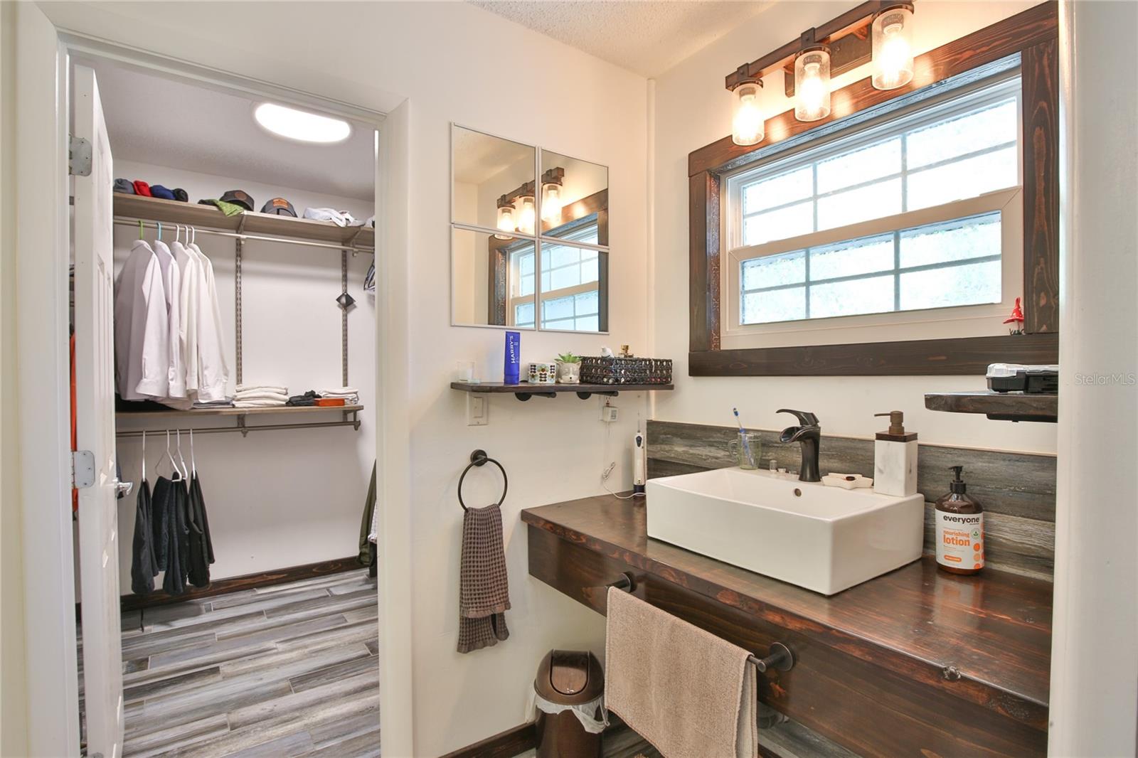 Image 20 of 39 For 7303 Manatee Street