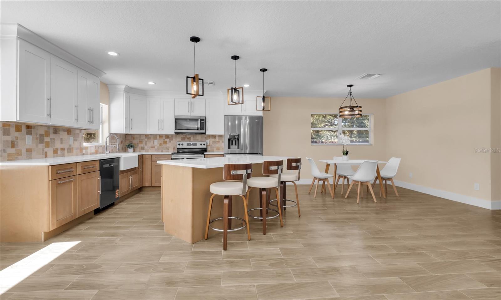 Image 10 of 46 For 4602 Lithia Pinecrest Road