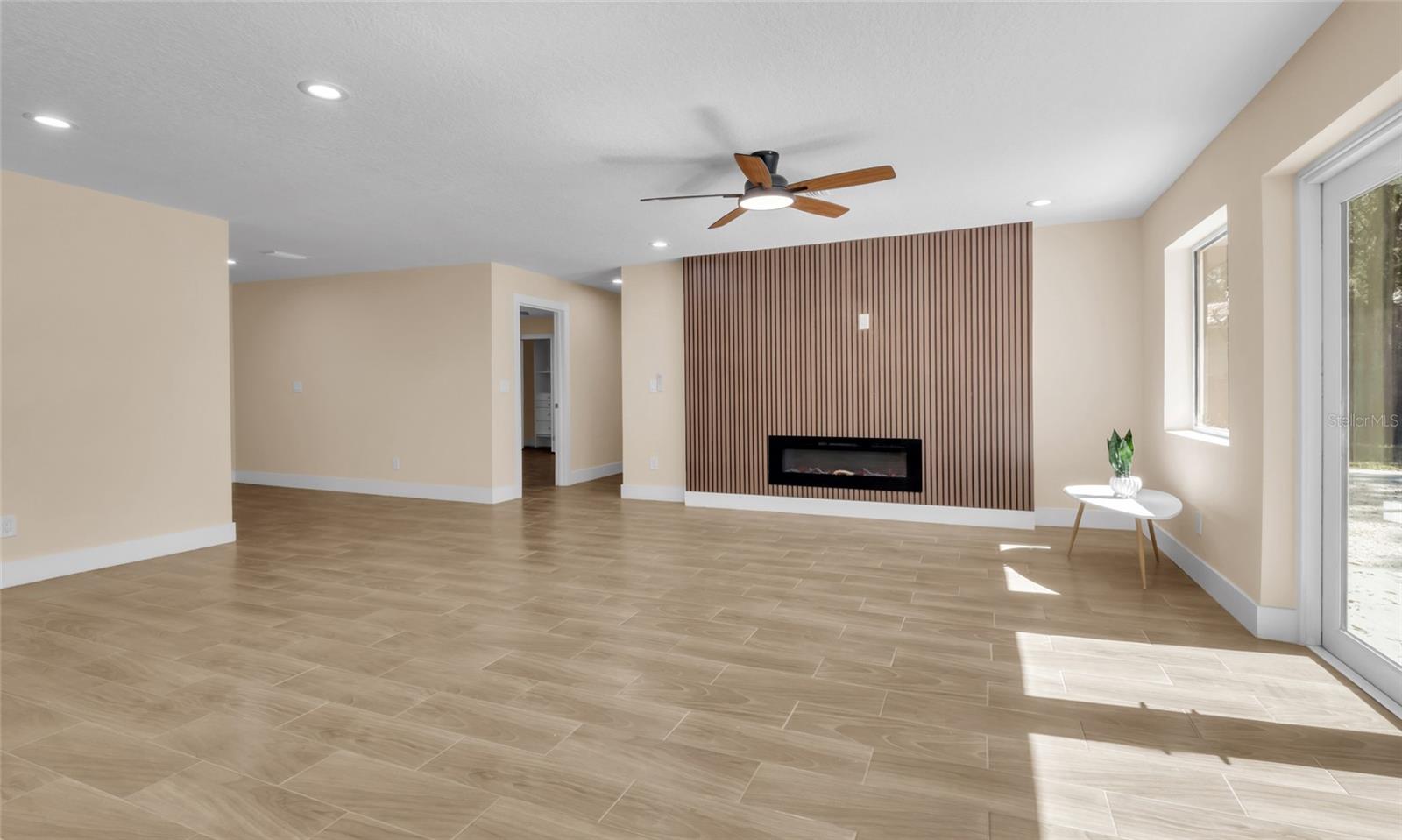 Image 12 of 46 For 4602 Lithia Pinecrest Road