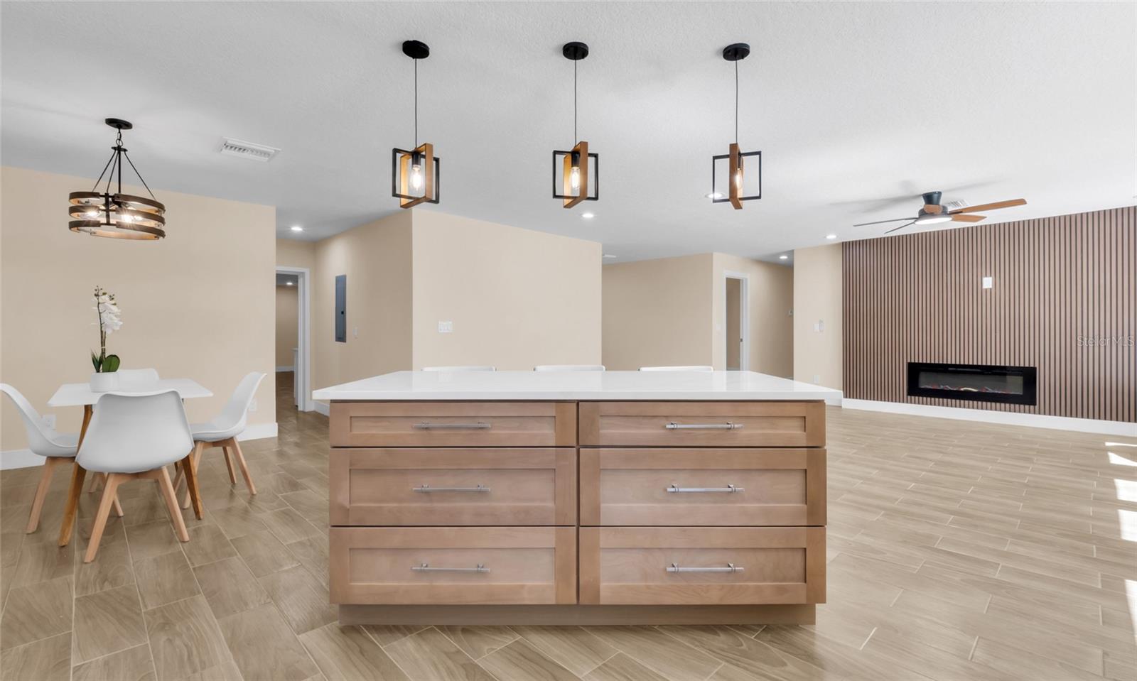 Image 13 of 46 For 4602 Lithia Pinecrest Road