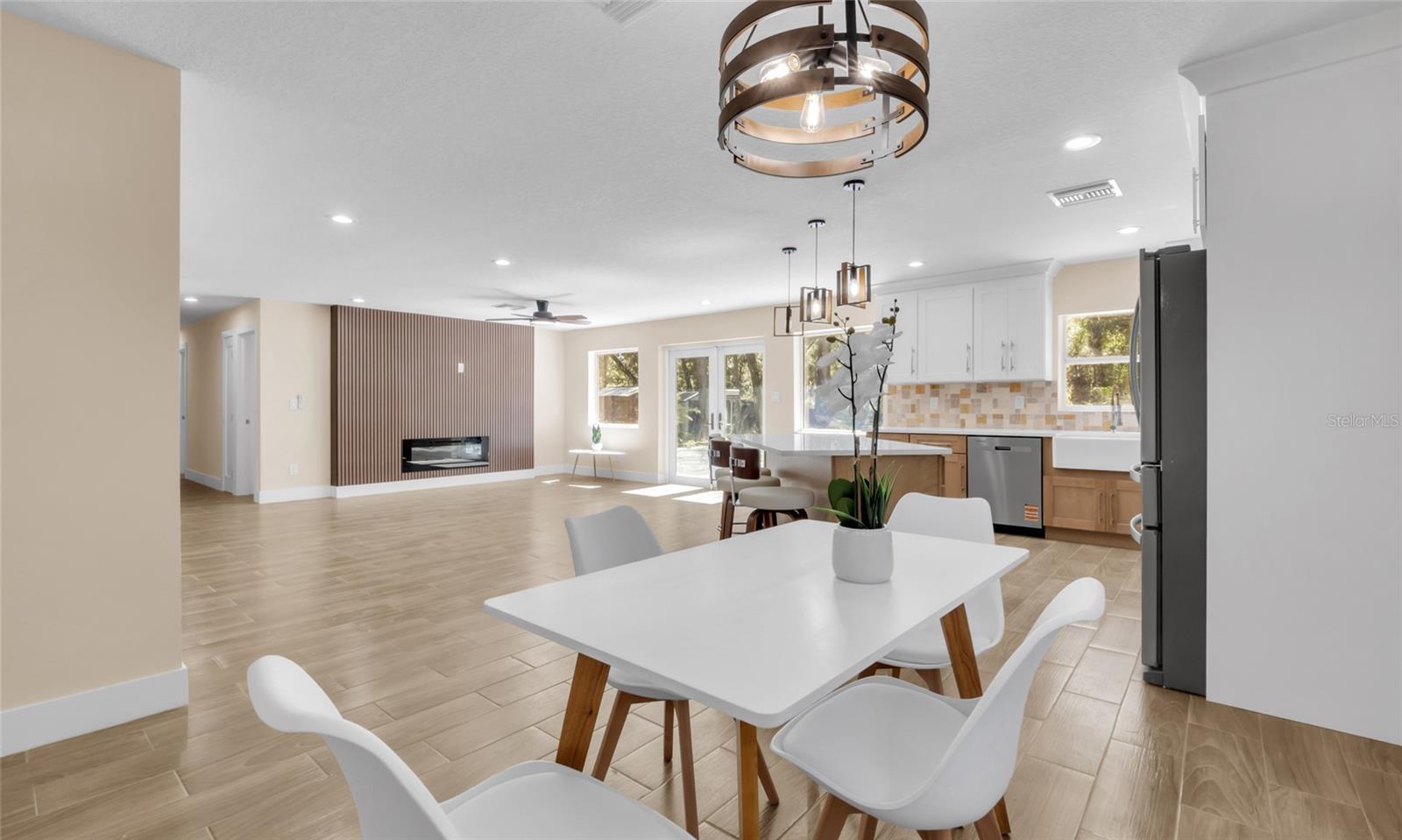 Image 16 of 46 For 4602 Lithia Pinecrest Road